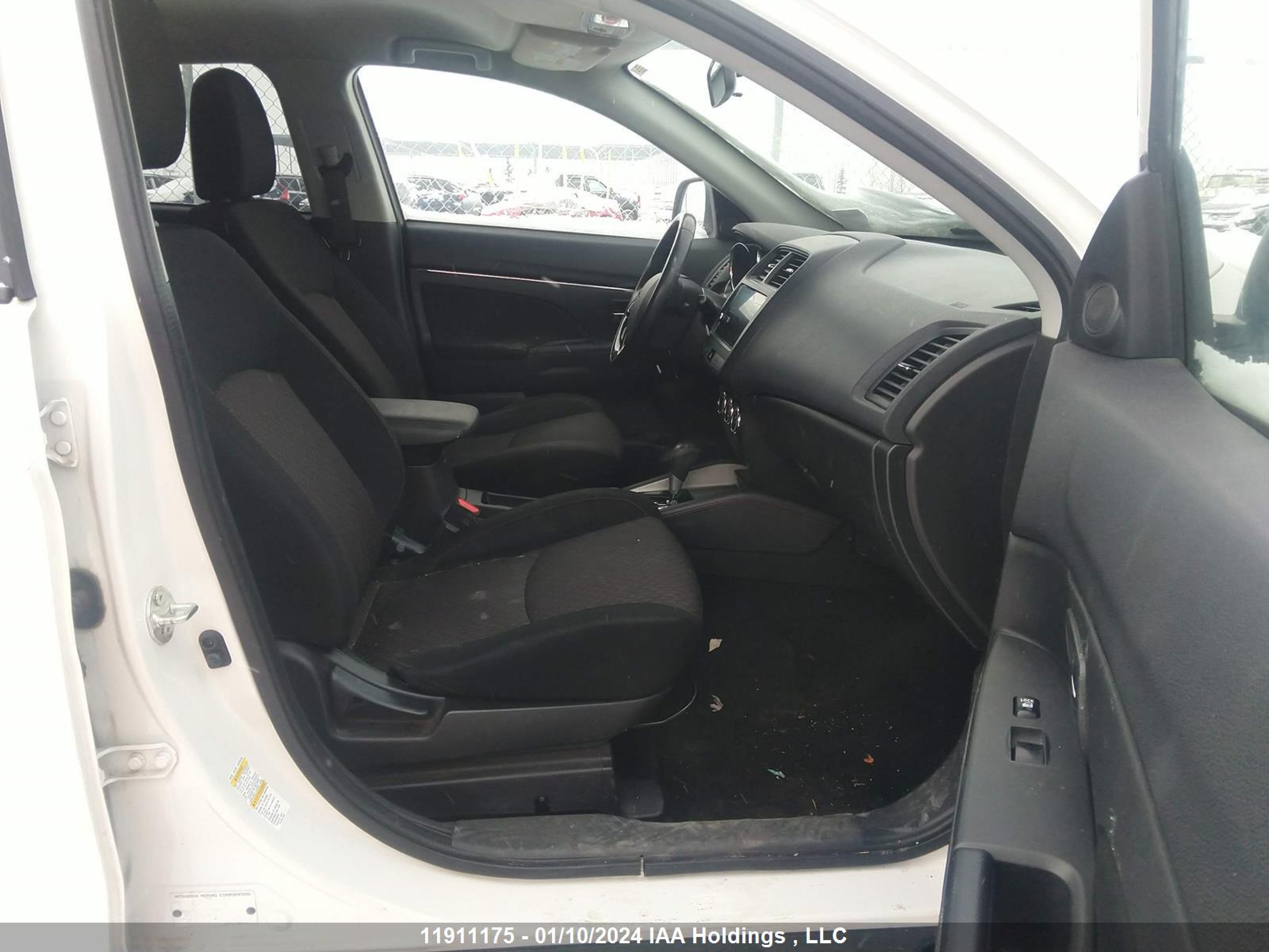 Photo 4 VIN: JA4AJ3AU2JU602746 - MITSUBISHI RVR 