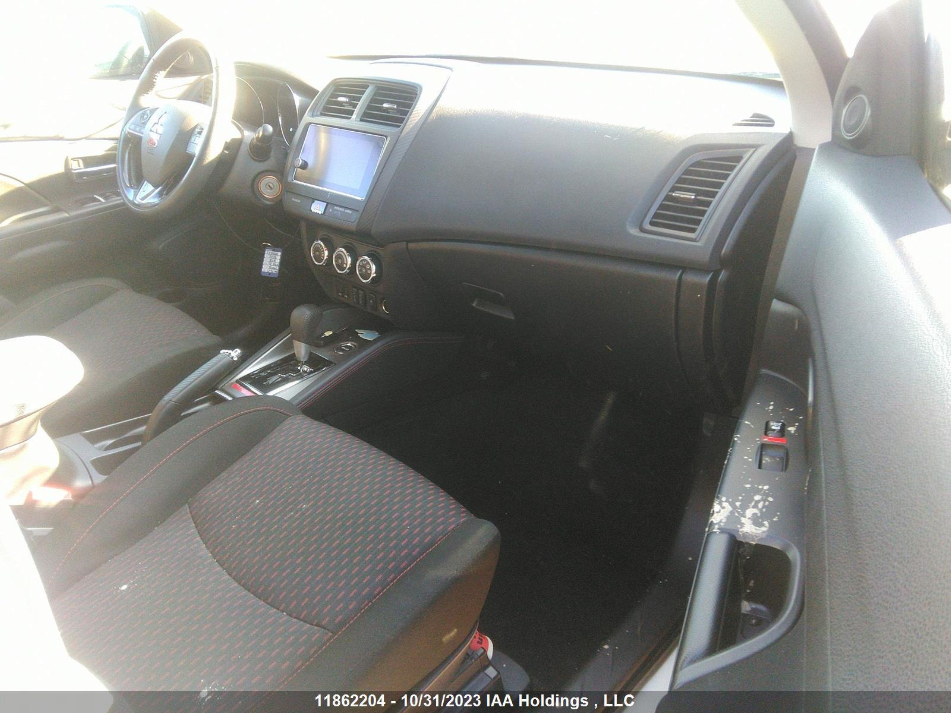 Photo 4 VIN: JA4AJ3AU5JU603079 - MITSUBISHI RVR 