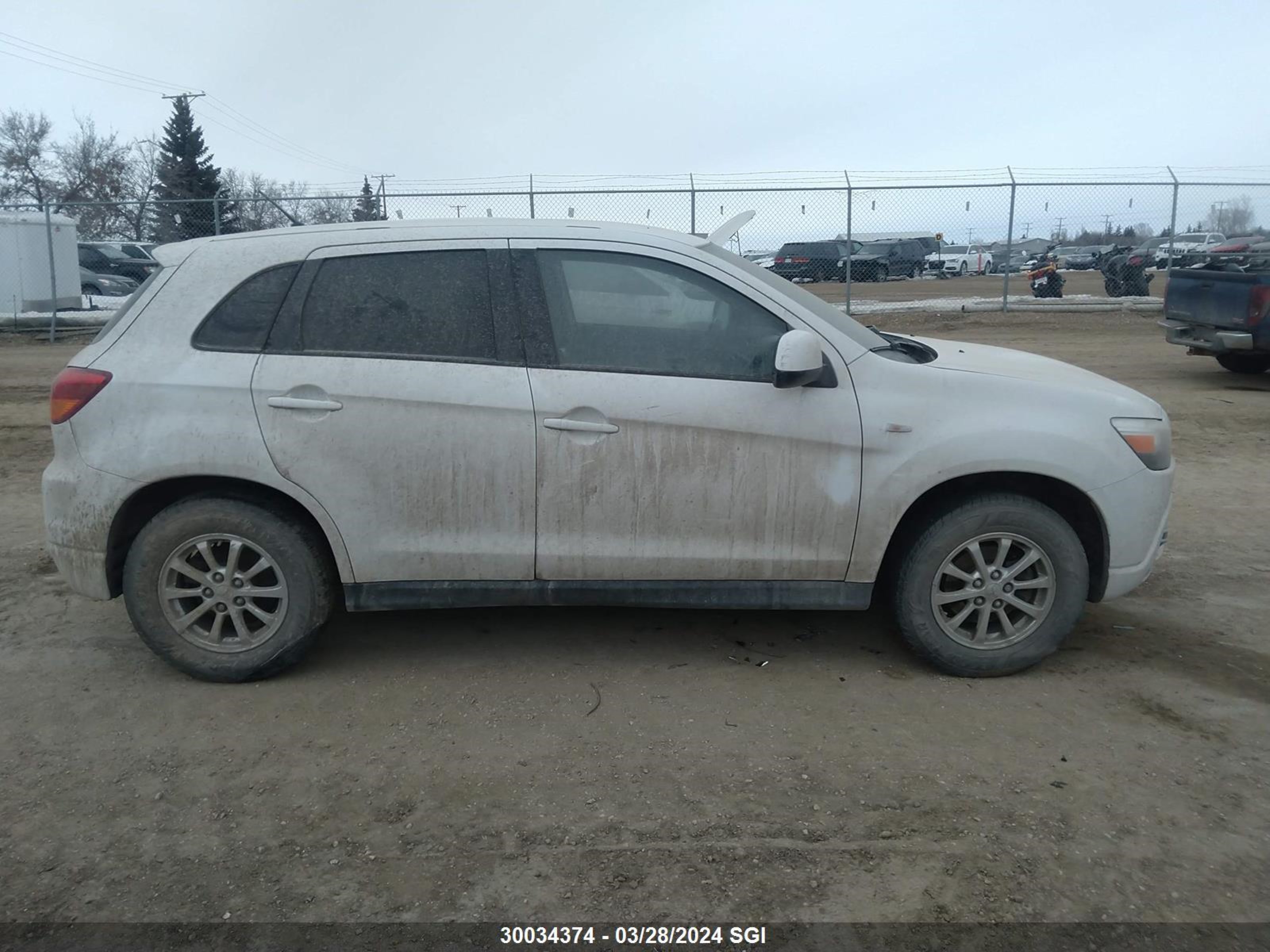 Photo 12 VIN: JA4AJ3AU7BZ607896 - MITSUBISHI RVR 