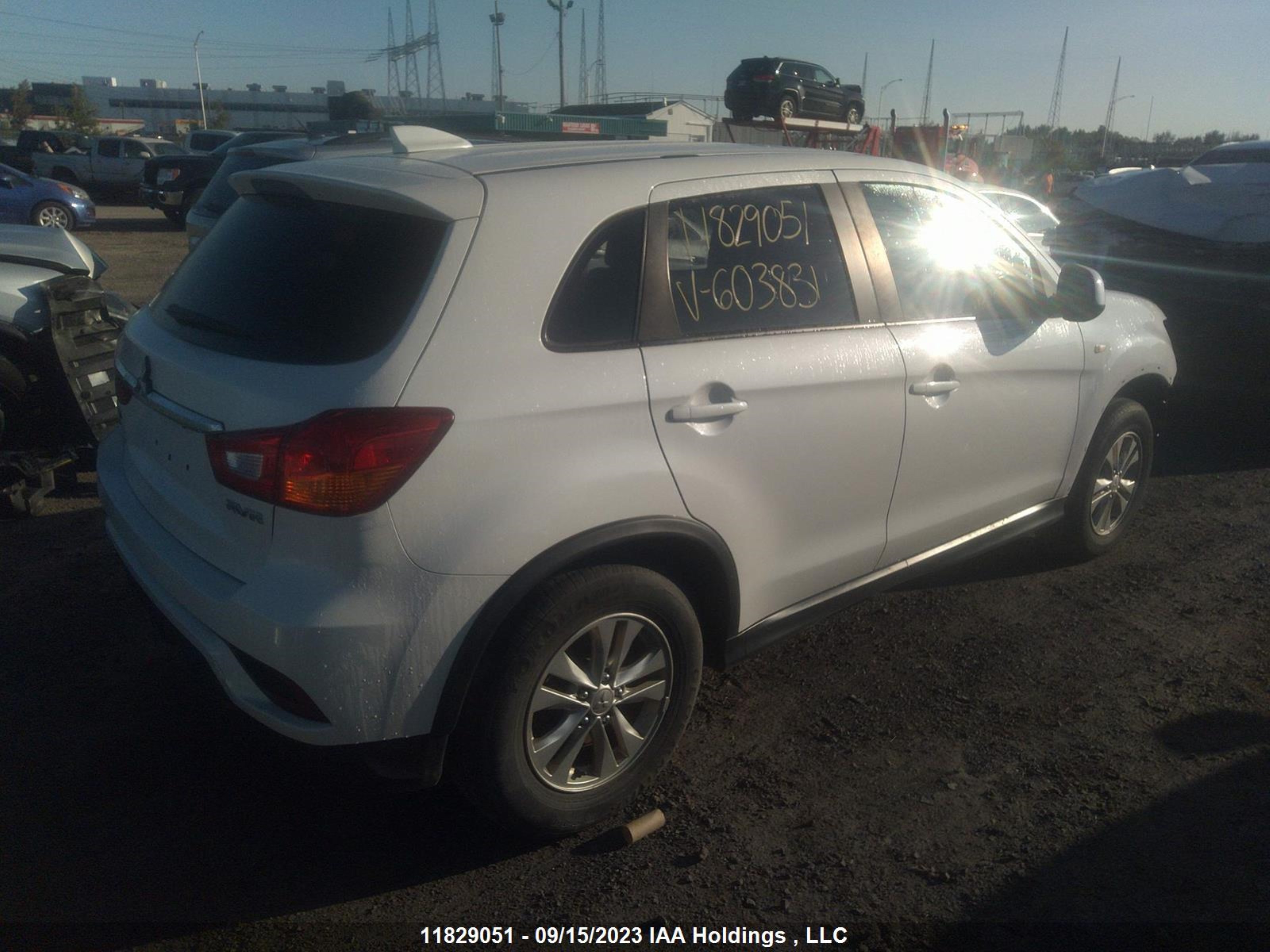 Photo 3 VIN: JA4AJ3AU7KU603831 - MITSUBISHI RVR 