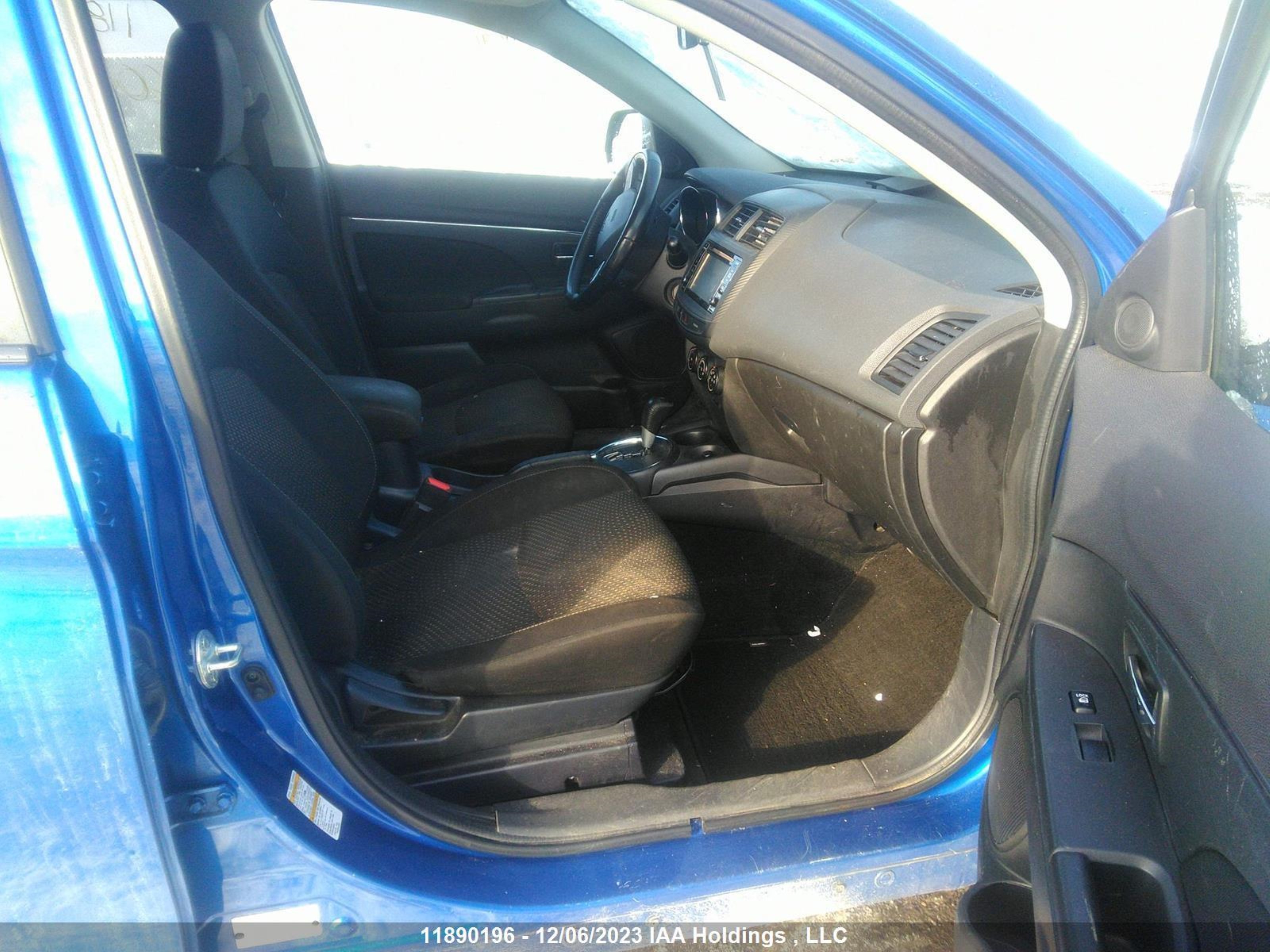 Photo 4 VIN: JA4AJ3AUXGZ606040 - MITSUBISHI RVR 