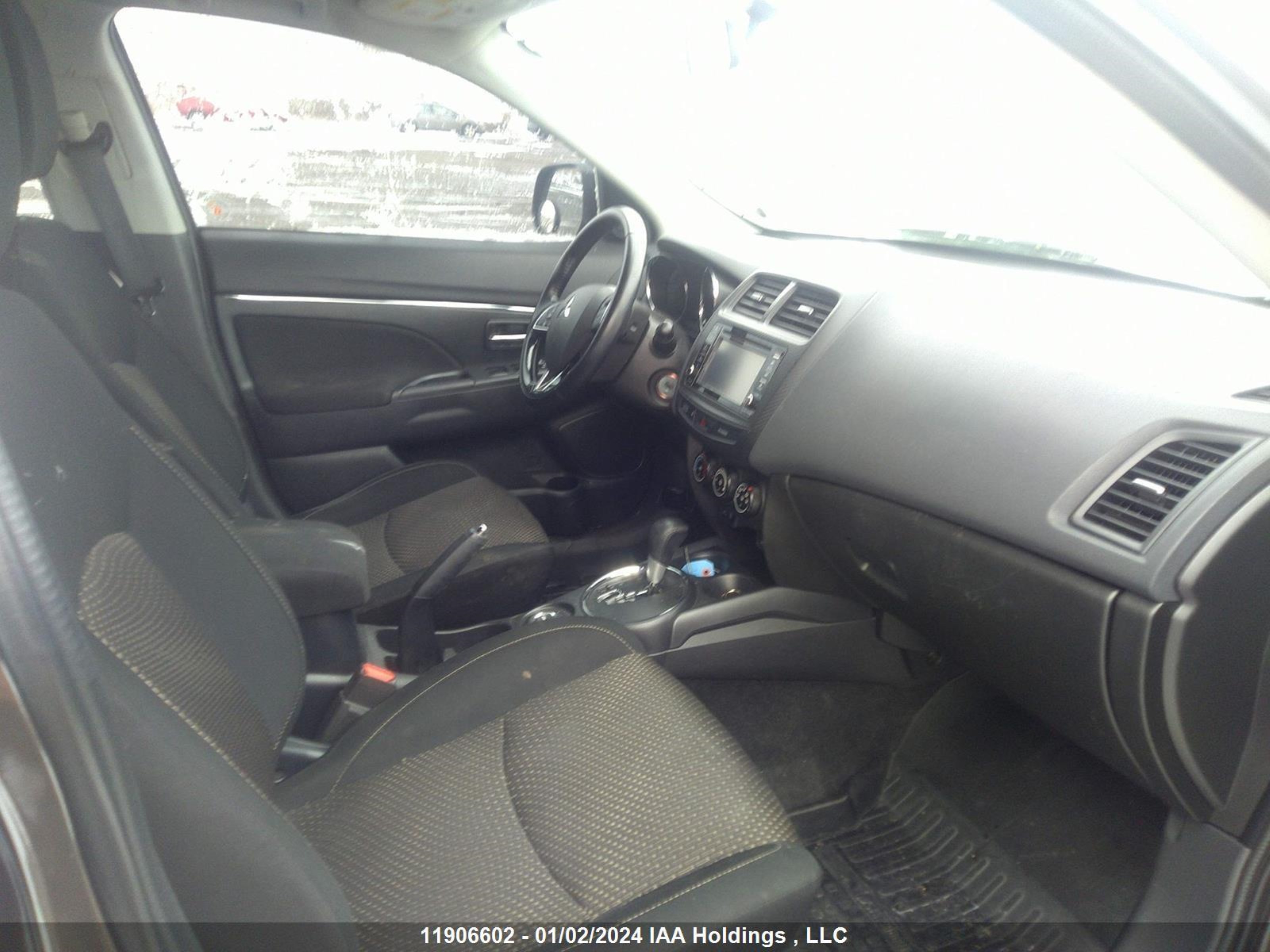 Photo 4 VIN: JA4AJ3AUXGZ608306 - MITSUBISHI RVR 