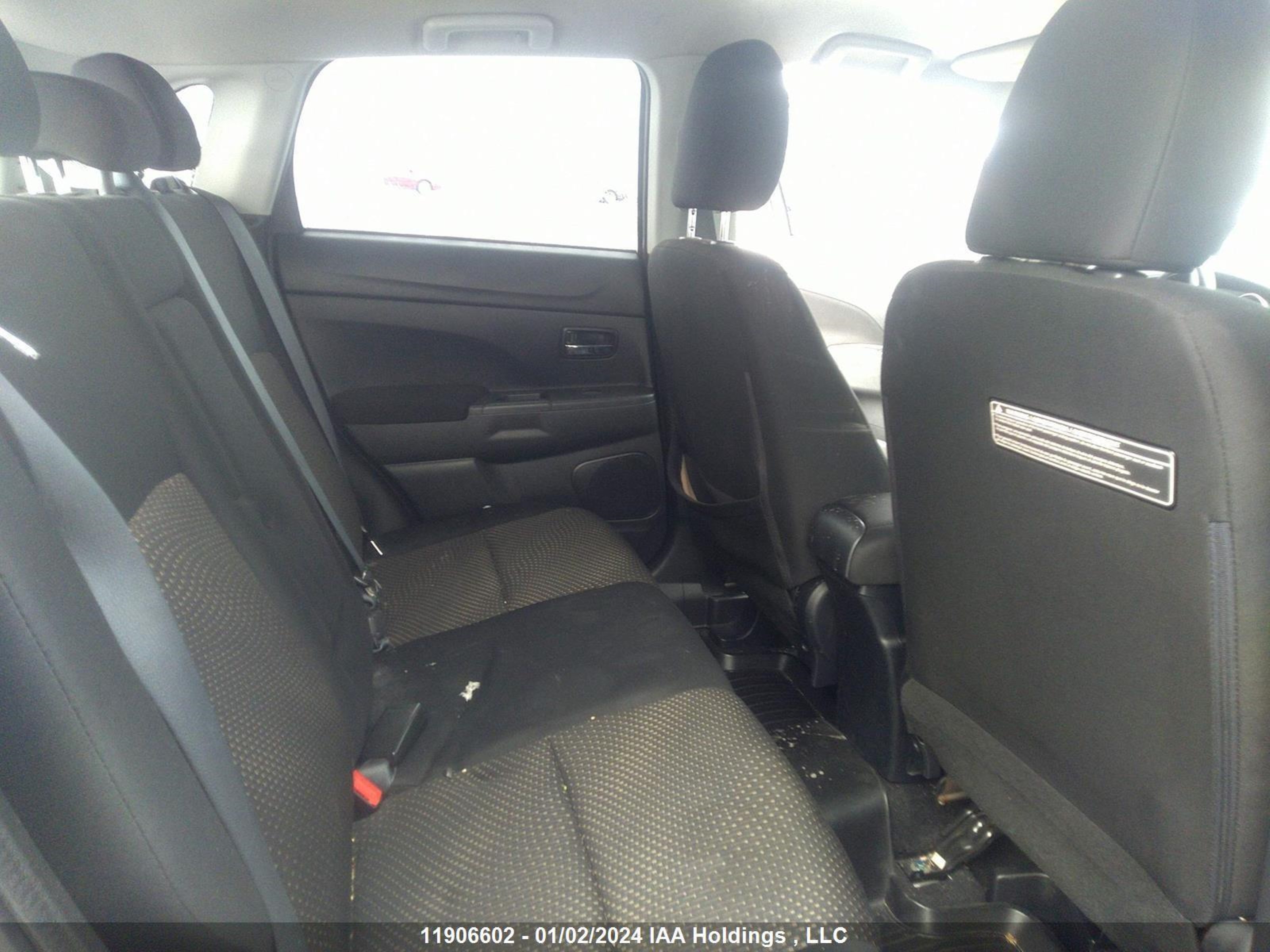 Photo 7 VIN: JA4AJ3AUXGZ608306 - MITSUBISHI RVR 