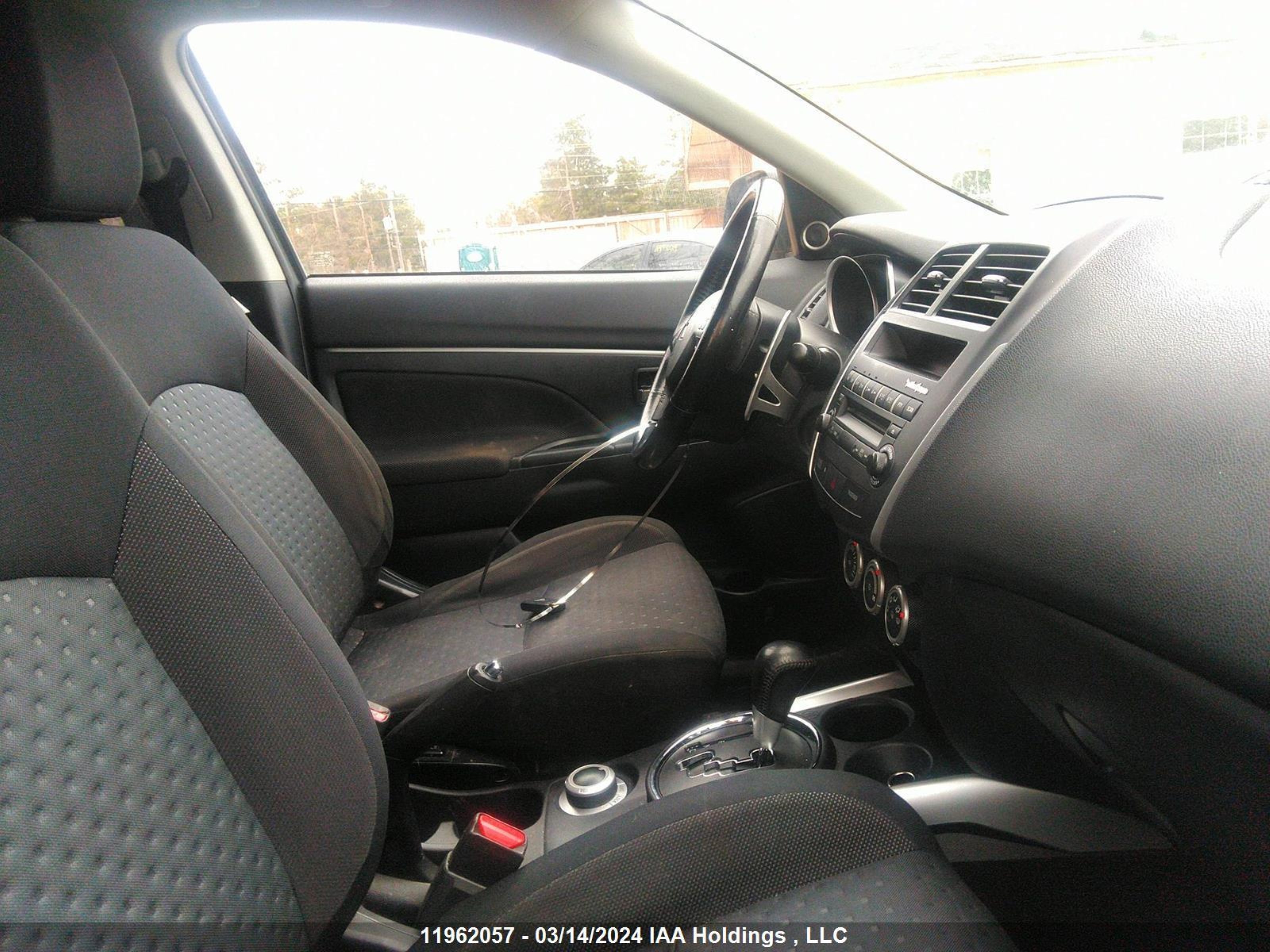 Photo 4 VIN: JA4AJ4AU5BZ602542 - MITSUBISHI RVR 