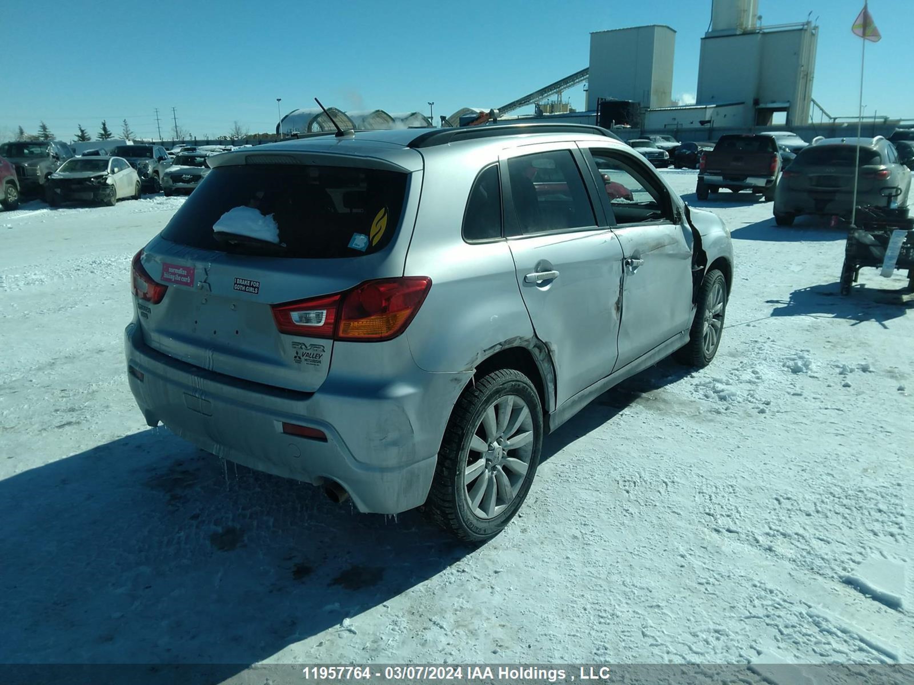 Photo 3 VIN: JA4AJ4AUXBZ605288 - MITSUBISHI RVR 