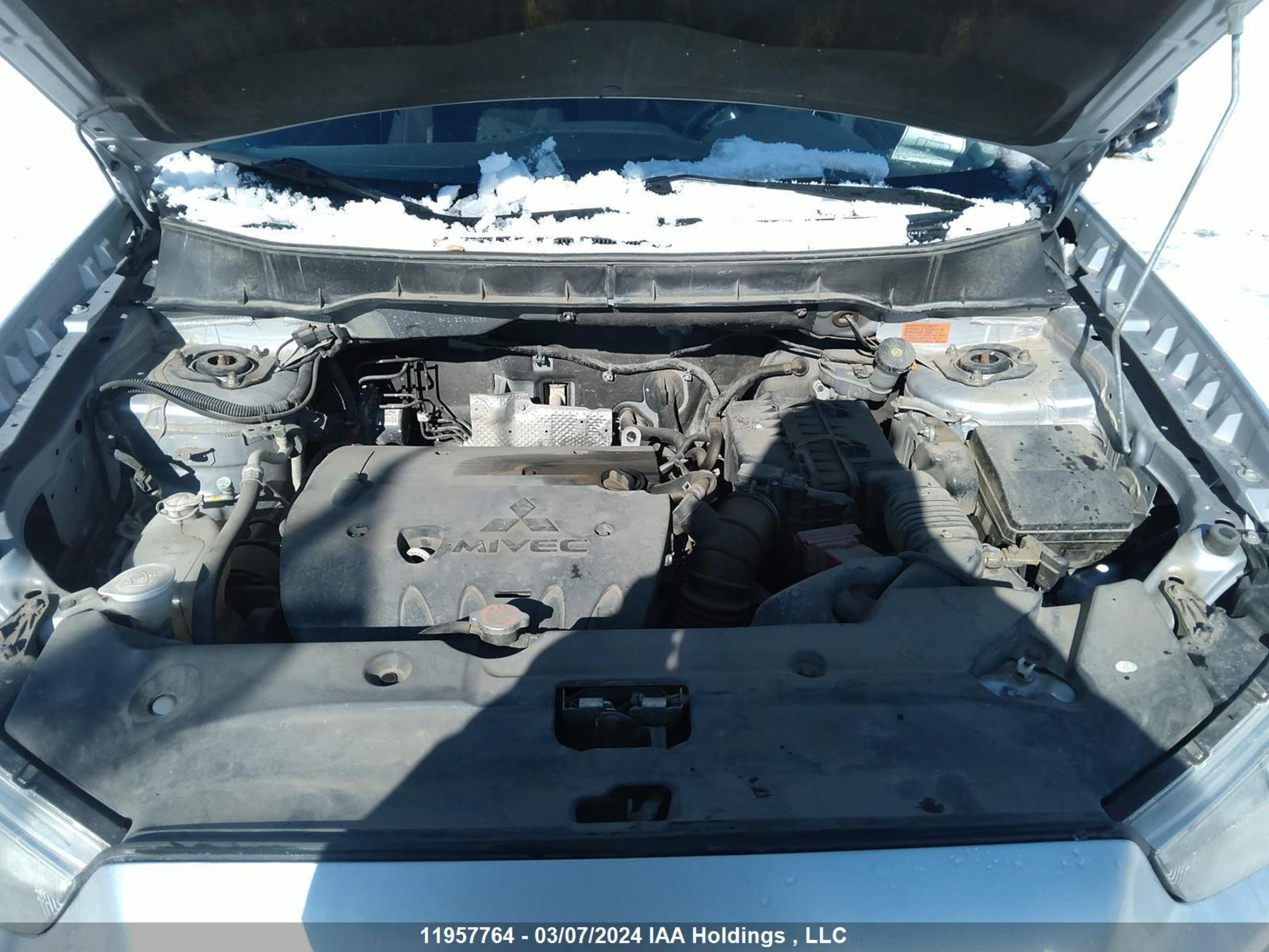 Photo 9 VIN: JA4AJ4AUXBZ605288 - MITSUBISHI RVR 