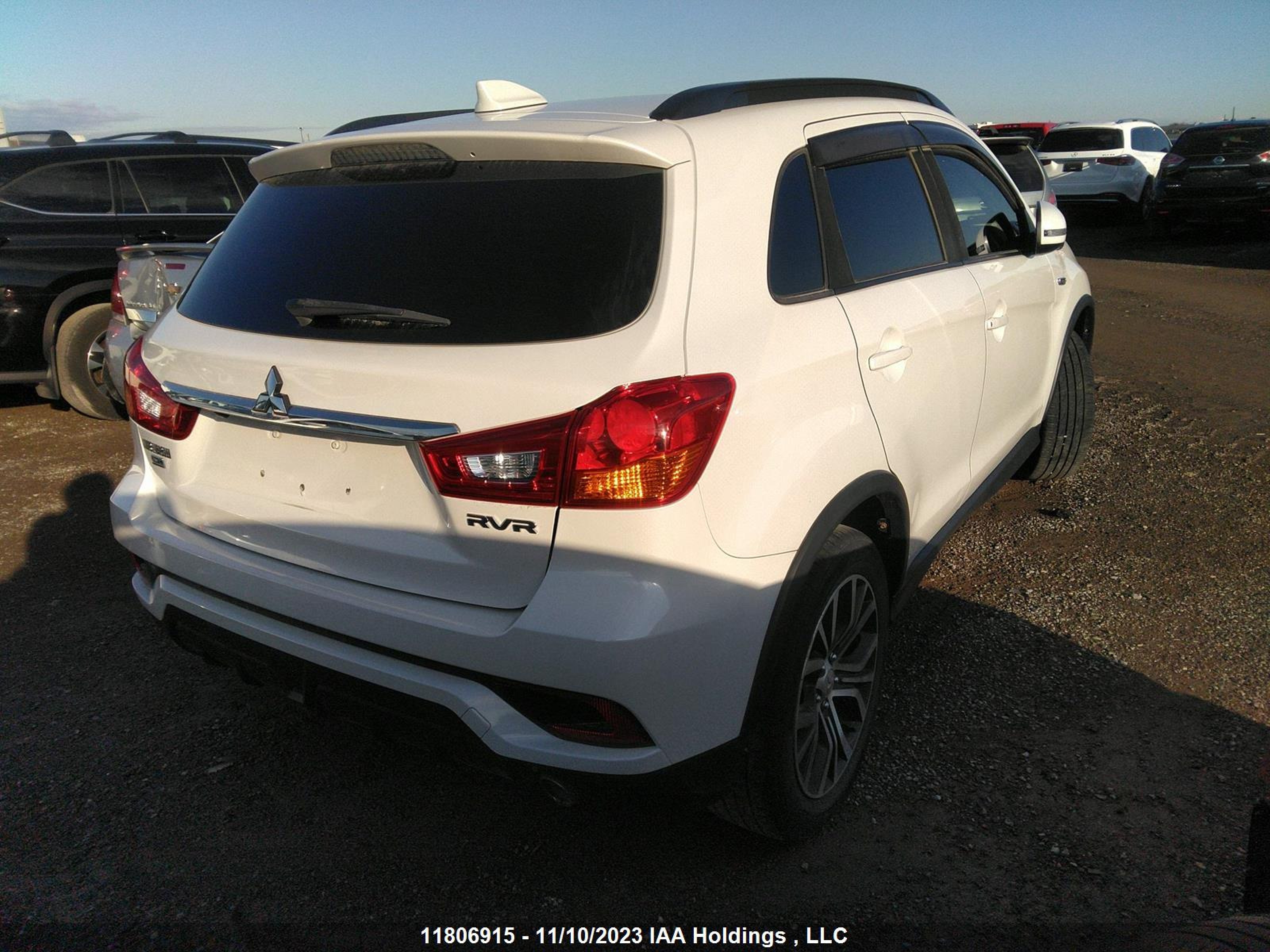 Photo 3 VIN: JA4AJ4AW2KU601556 - MITSUBISHI RVR 