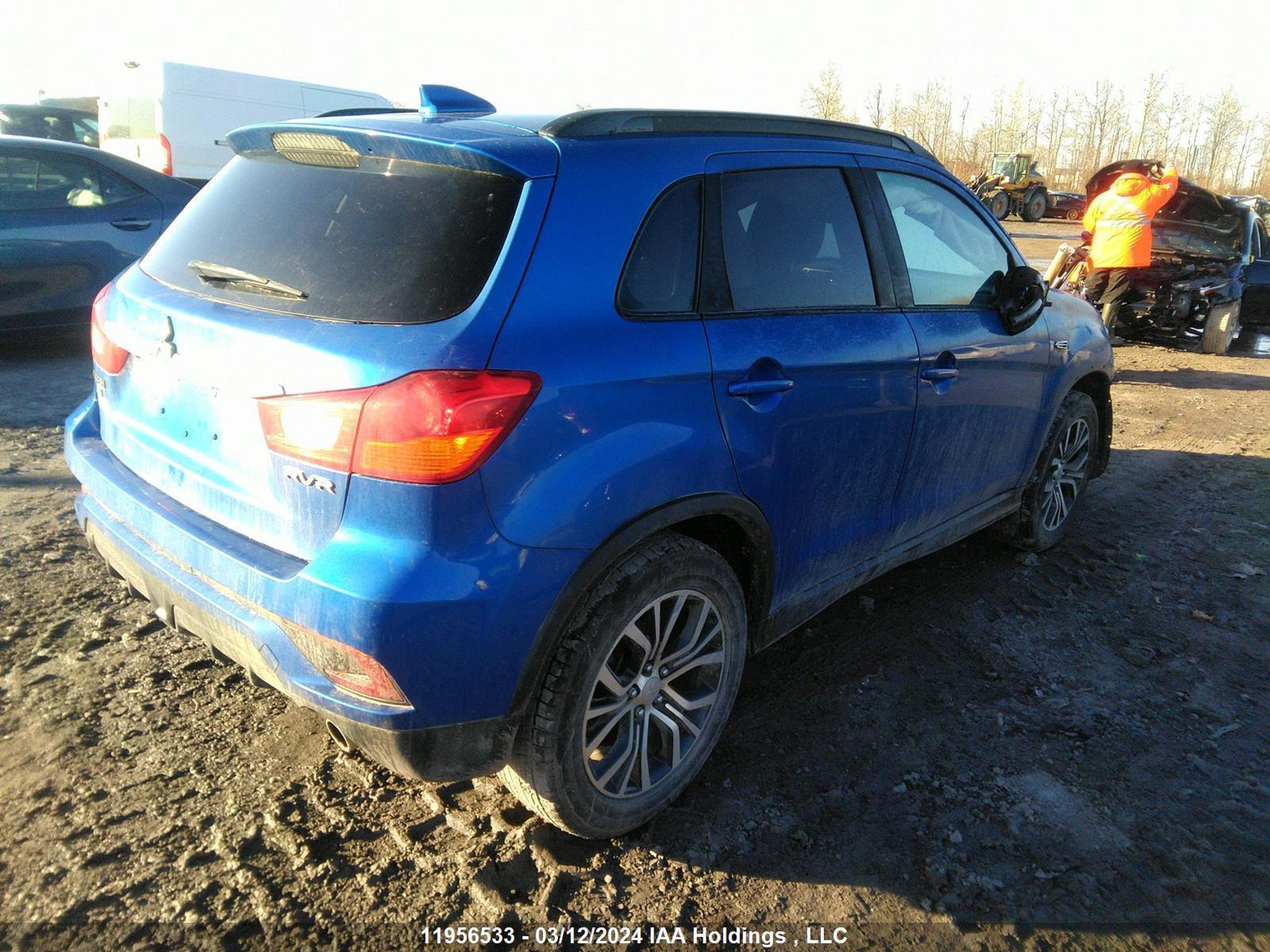 Photo 3 VIN: JA4AJ4AW3JZ614012 - MITSUBISHI RVR 