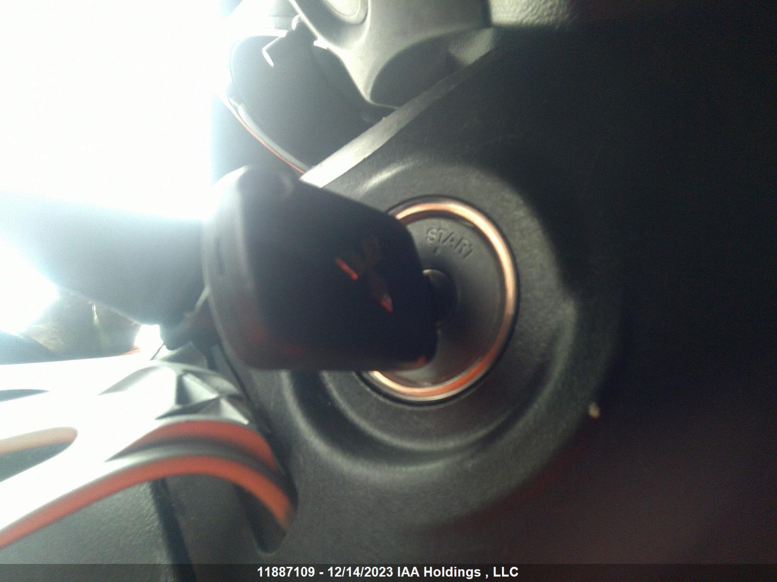 Photo 10 VIN: JA4AJ4AW4HZ607760 - MITSUBISHI RVR 