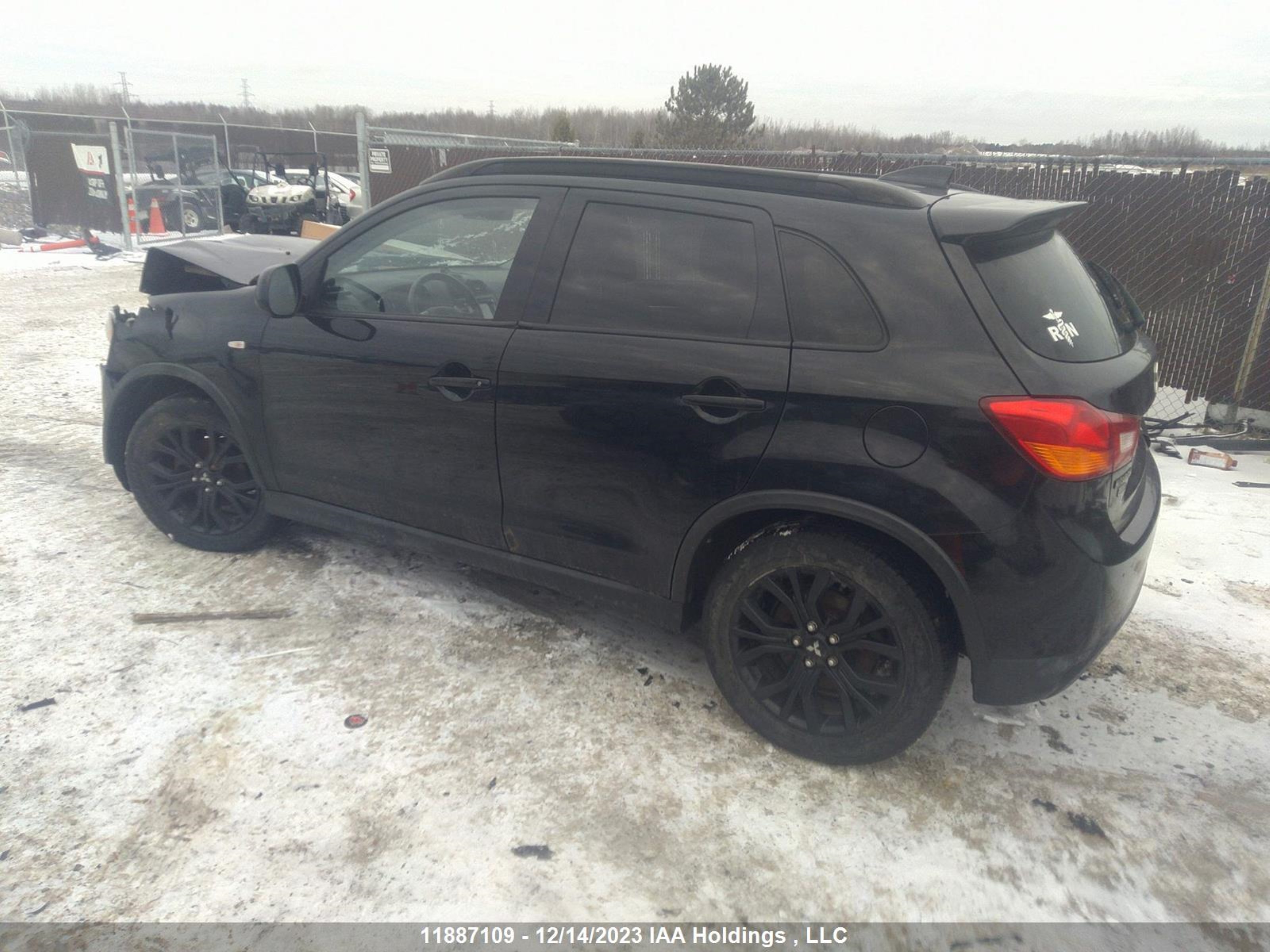 Photo 2 VIN: JA4AJ4AW4HZ607760 - MITSUBISHI RVR 