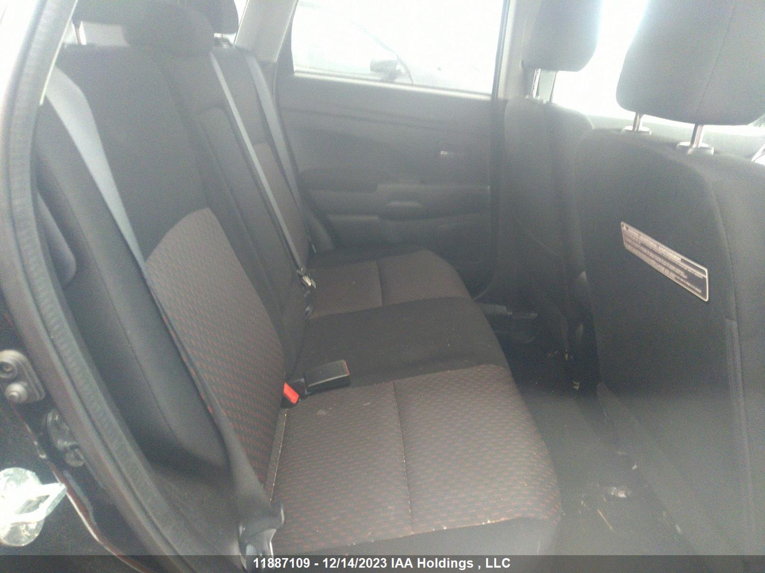 Photo 7 VIN: JA4AJ4AW4HZ607760 - MITSUBISHI RVR 