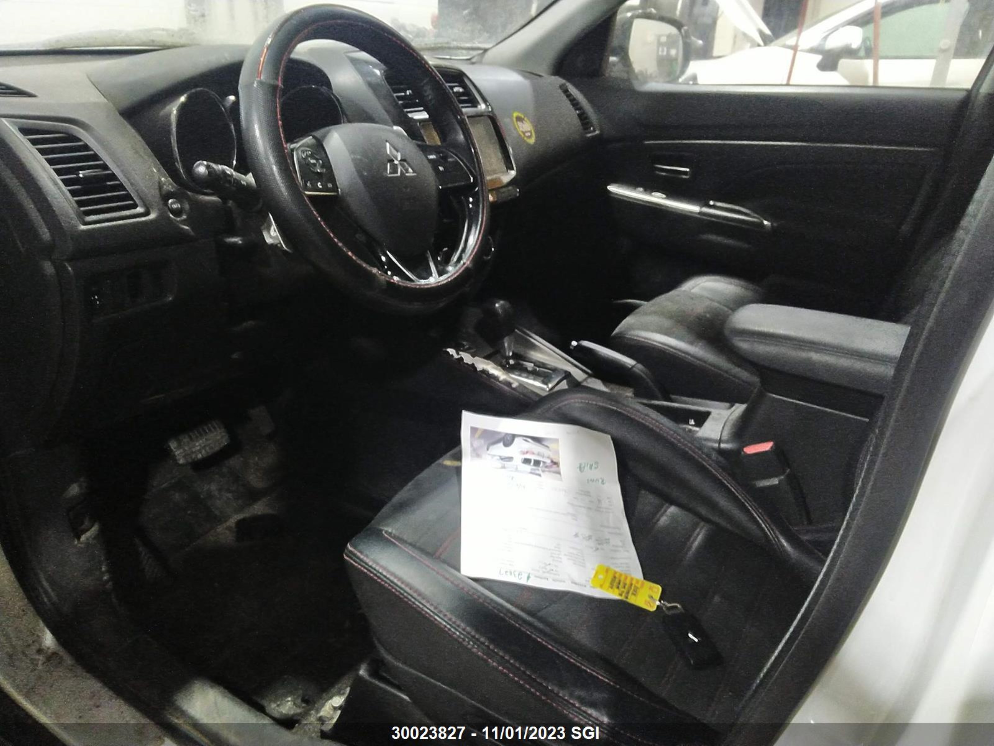 Photo 10 VIN: JA4AJ4AW6JZ612254 - MITSUBISHI RVR 