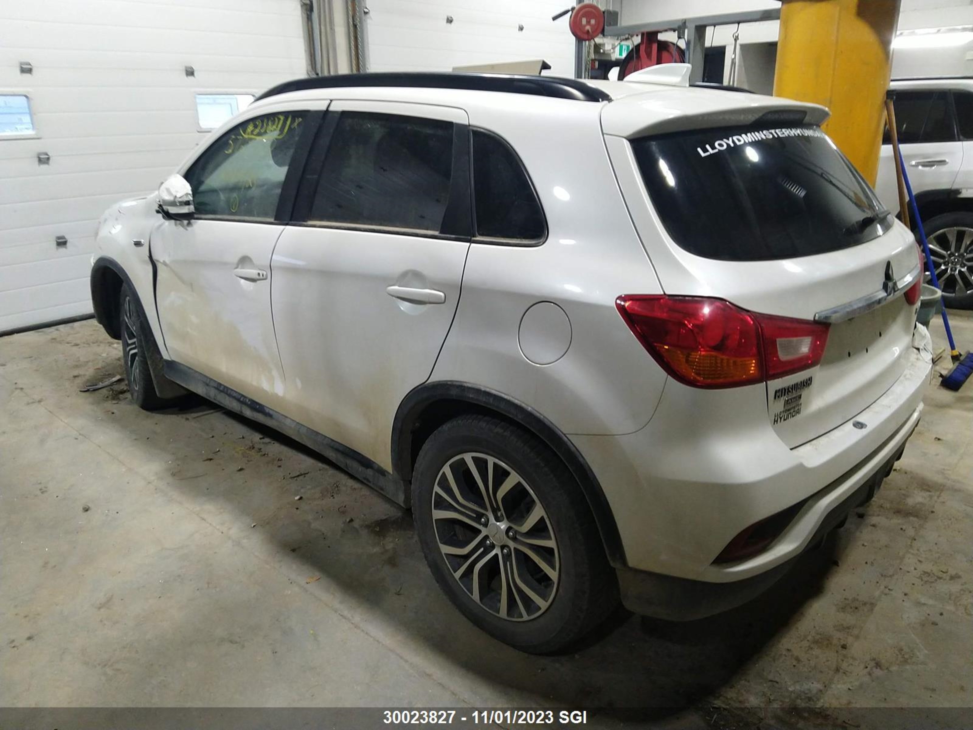 Photo 2 VIN: JA4AJ4AW6JZ612254 - MITSUBISHI RVR 