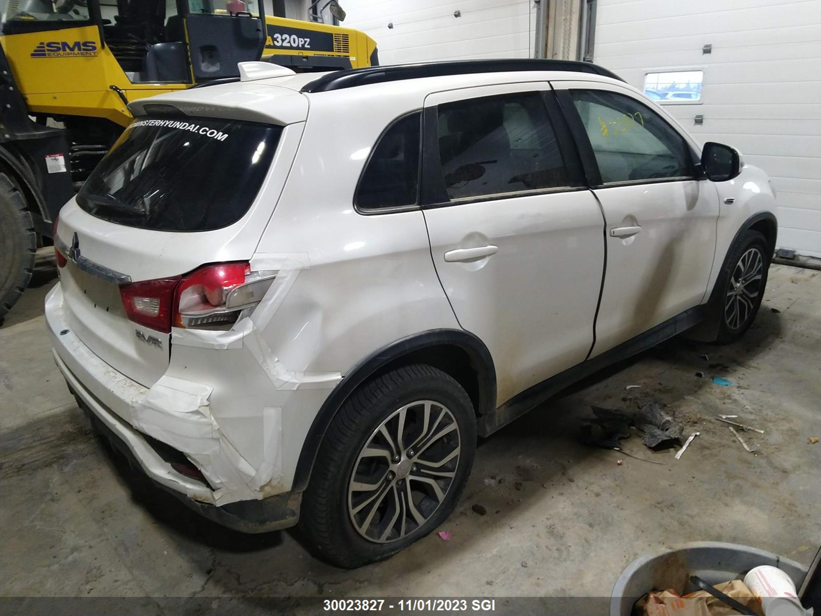 Photo 3 VIN: JA4AJ4AW6JZ612254 - MITSUBISHI RVR 