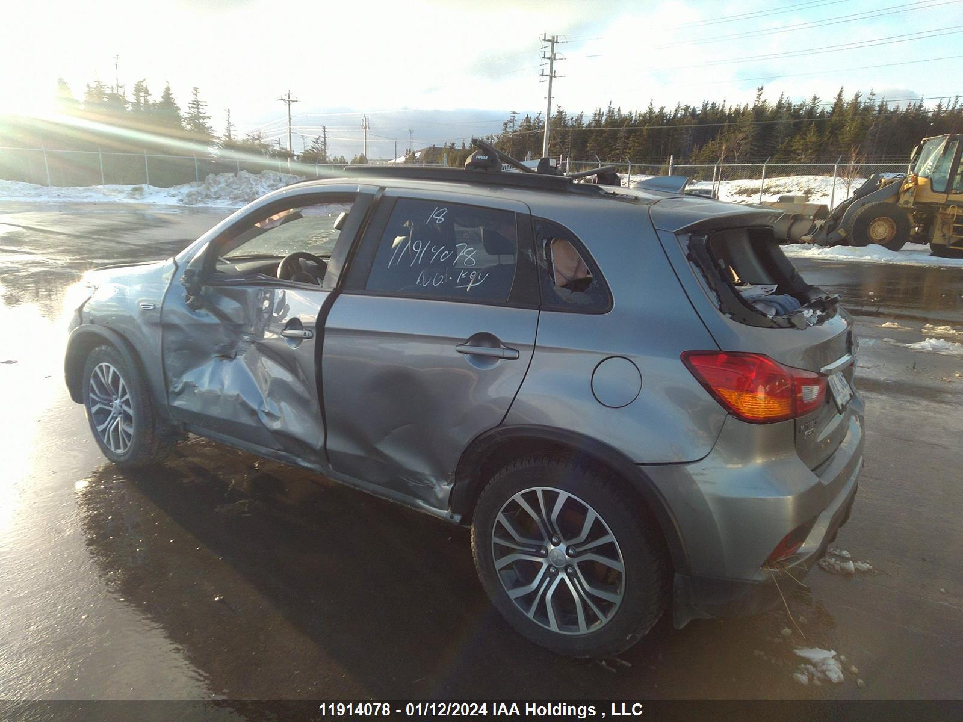 Photo 2 VIN: JA4AJ4AW7JZ612909 - MITSUBISHI RVR 