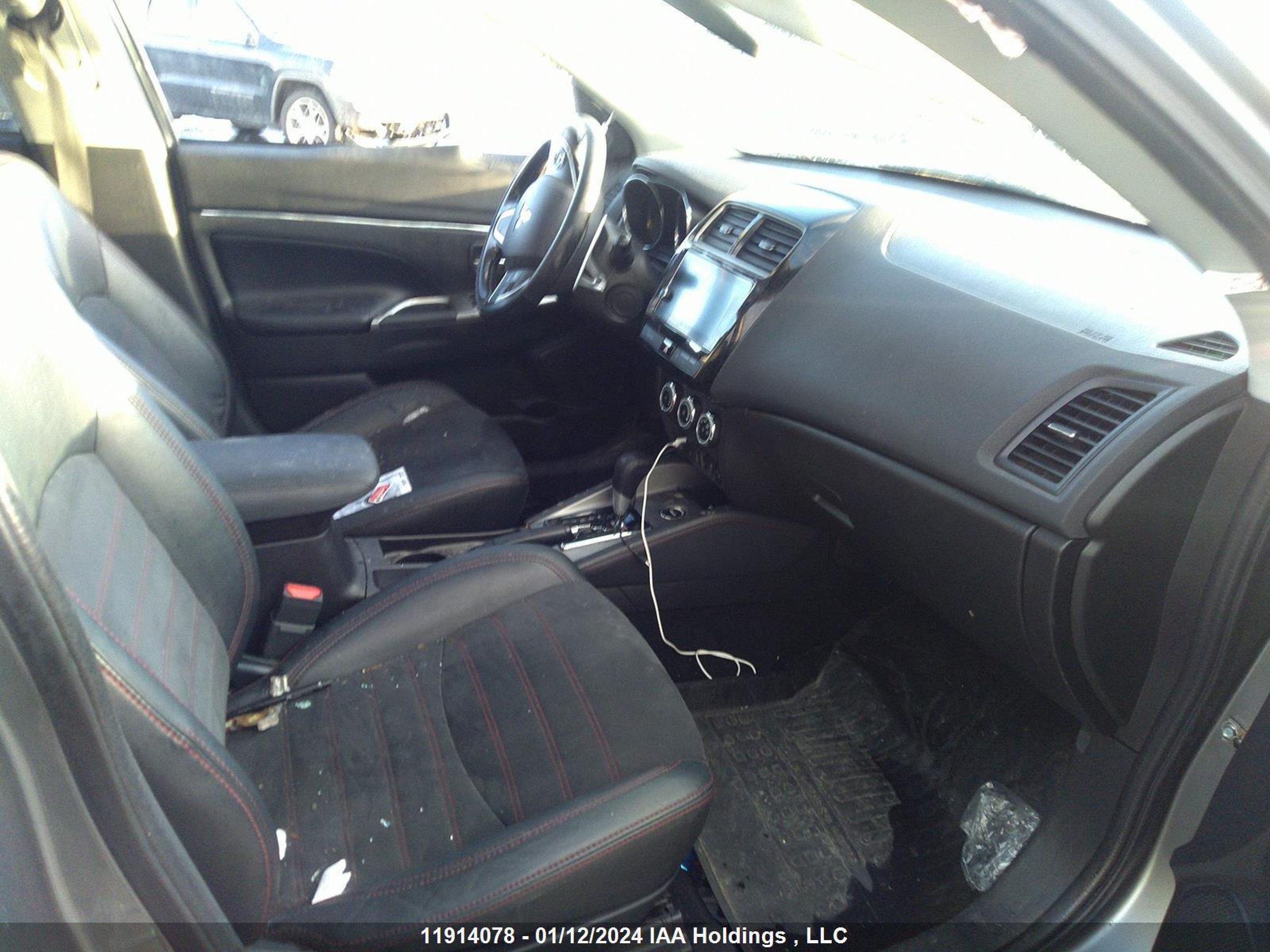 Photo 4 VIN: JA4AJ4AW7JZ612909 - MITSUBISHI RVR 