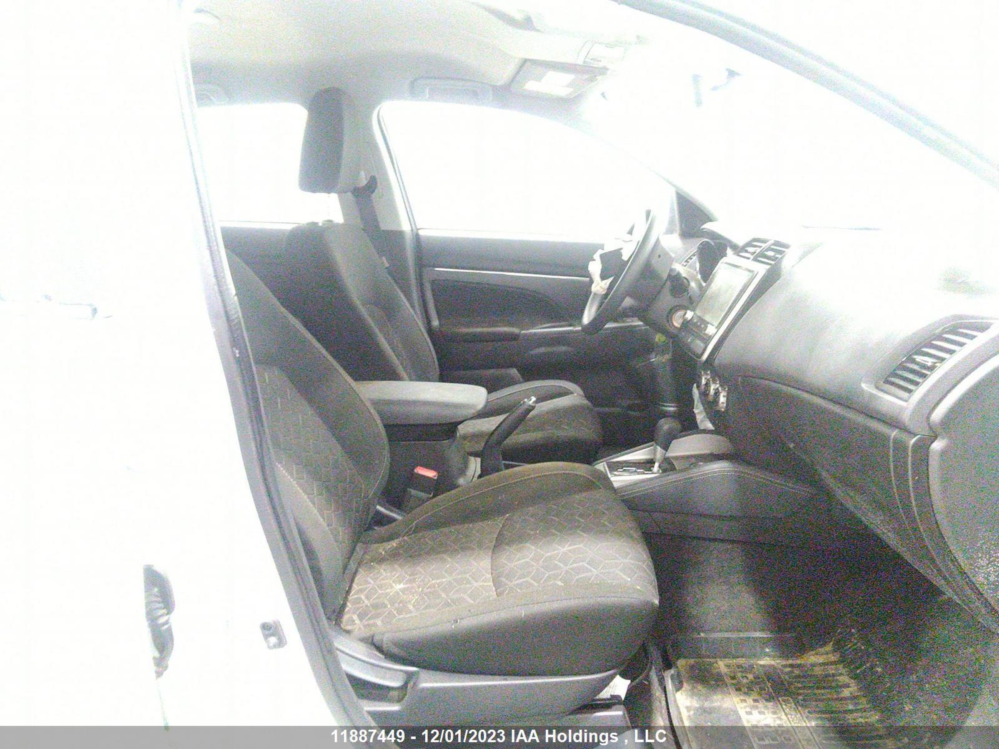 Photo 4 VIN: JA4AJUAU3PU604844 - MITSUBISHI RVR 