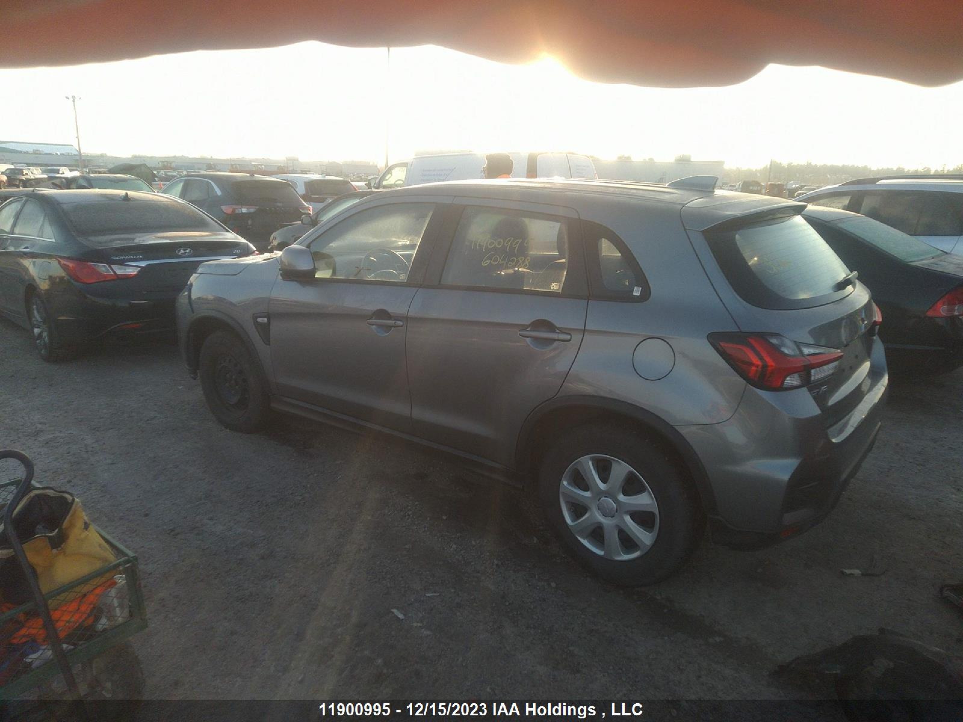 Photo 2 VIN: JA4AJUAU5MU604288 - MITSUBISHI RVR 