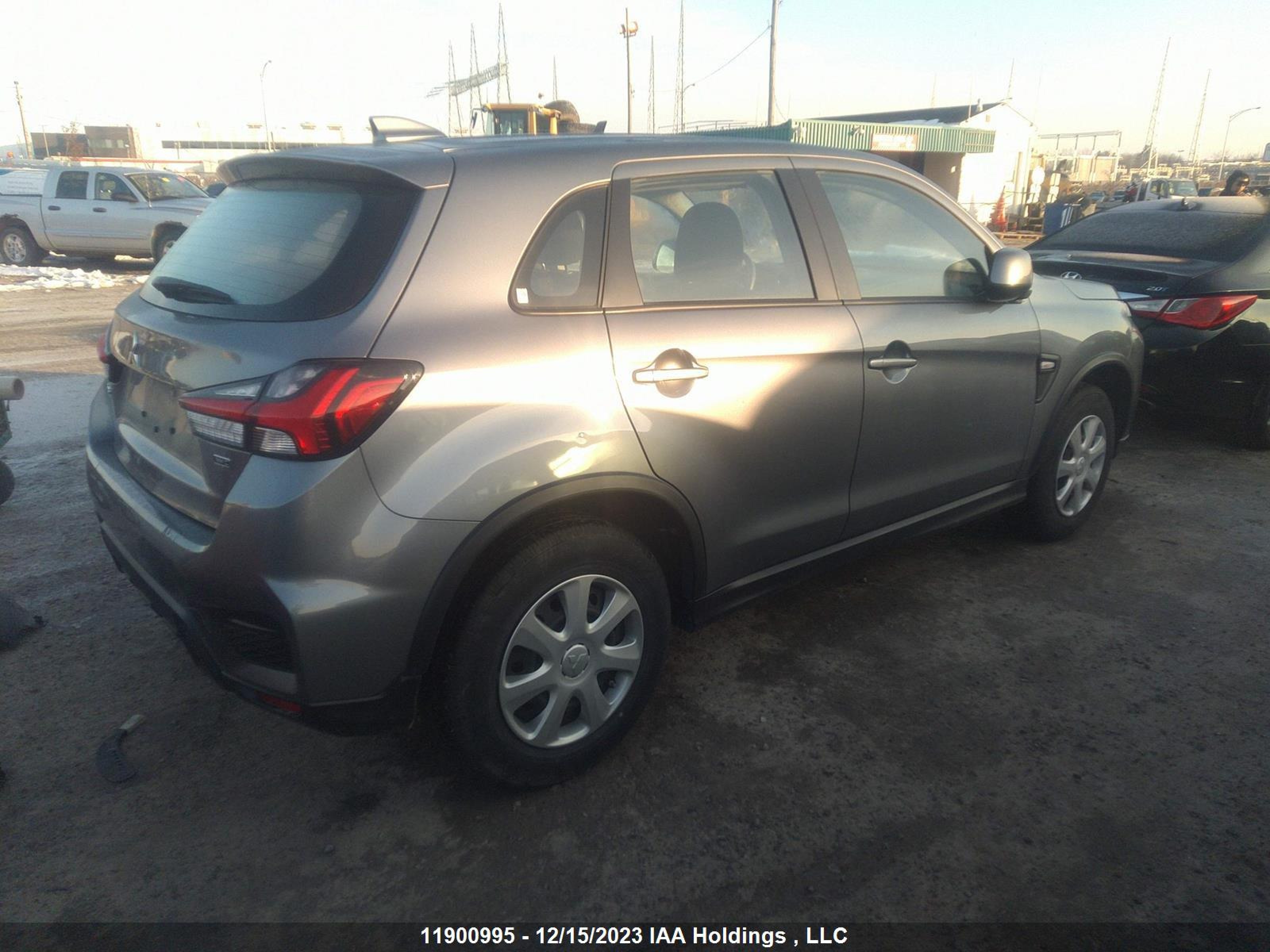 Photo 3 VIN: JA4AJUAU5MU604288 - MITSUBISHI RVR 