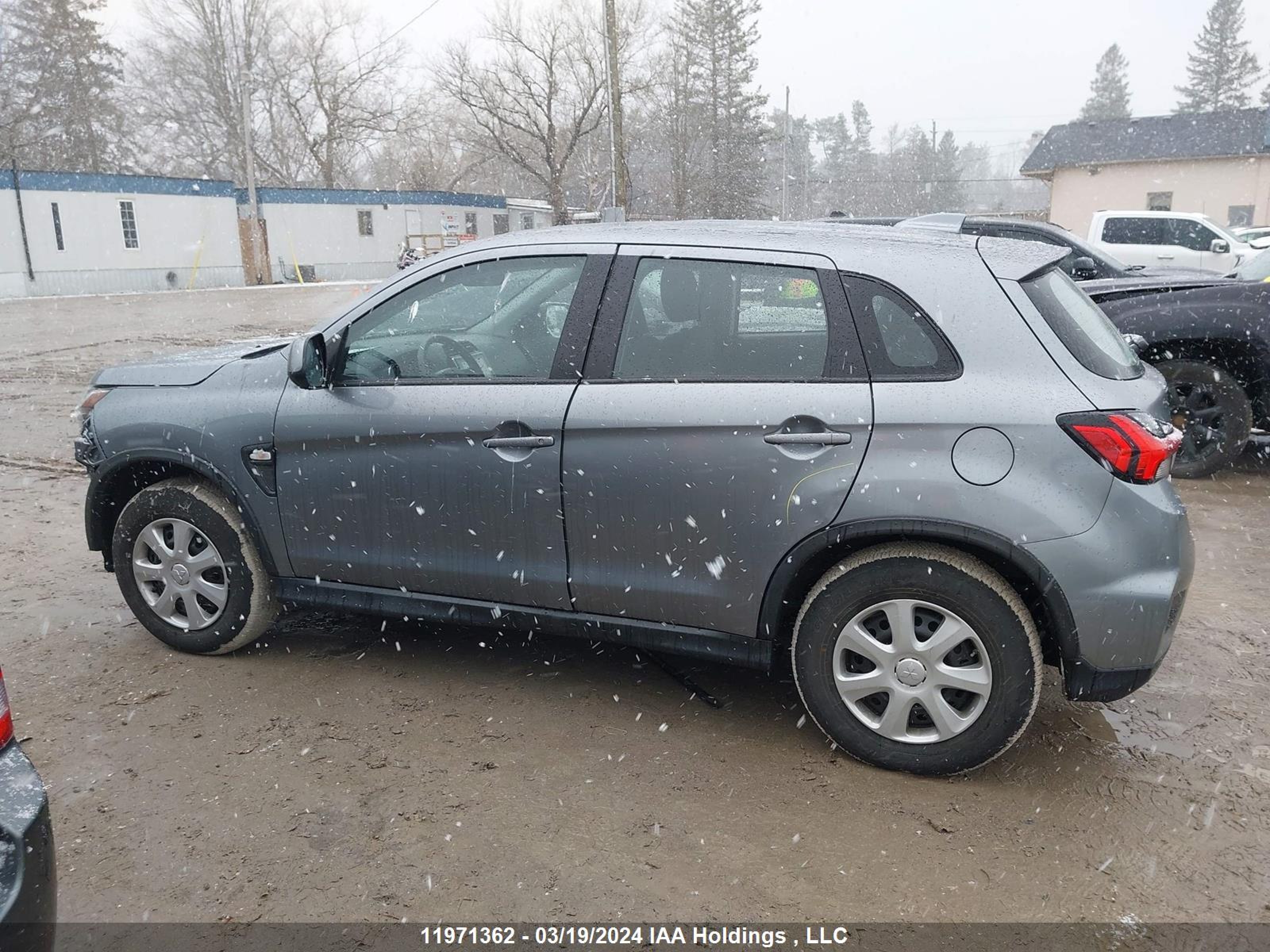 Photo 14 VIN: JA4AJUAU5PU605946 - MITSUBISHI RVR 