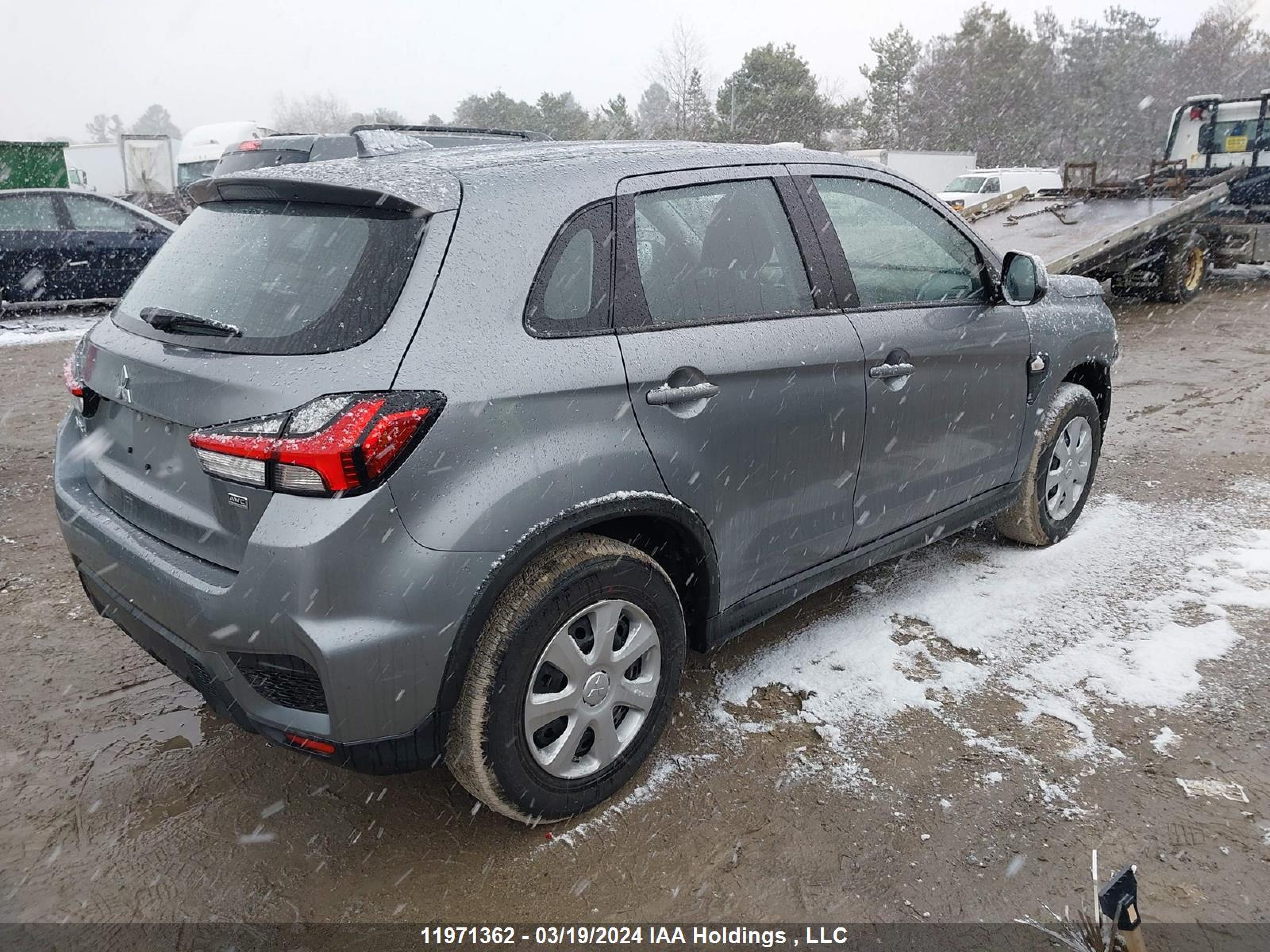 Photo 3 VIN: JA4AJUAU5PU605946 - MITSUBISHI RVR 