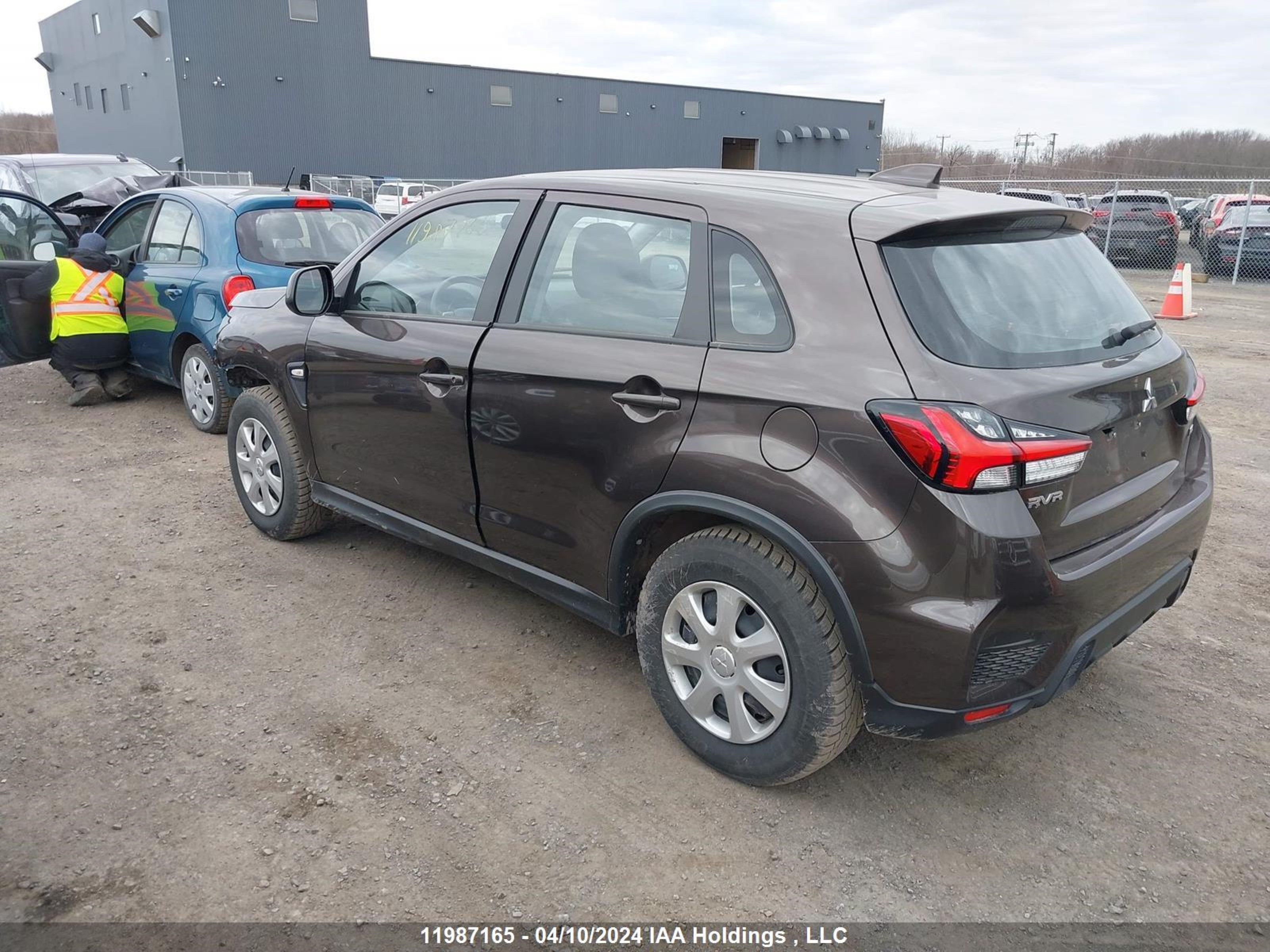 Photo 3 VIN: JA4AJUAU7NU603225 - MITSUBISHI RVR 