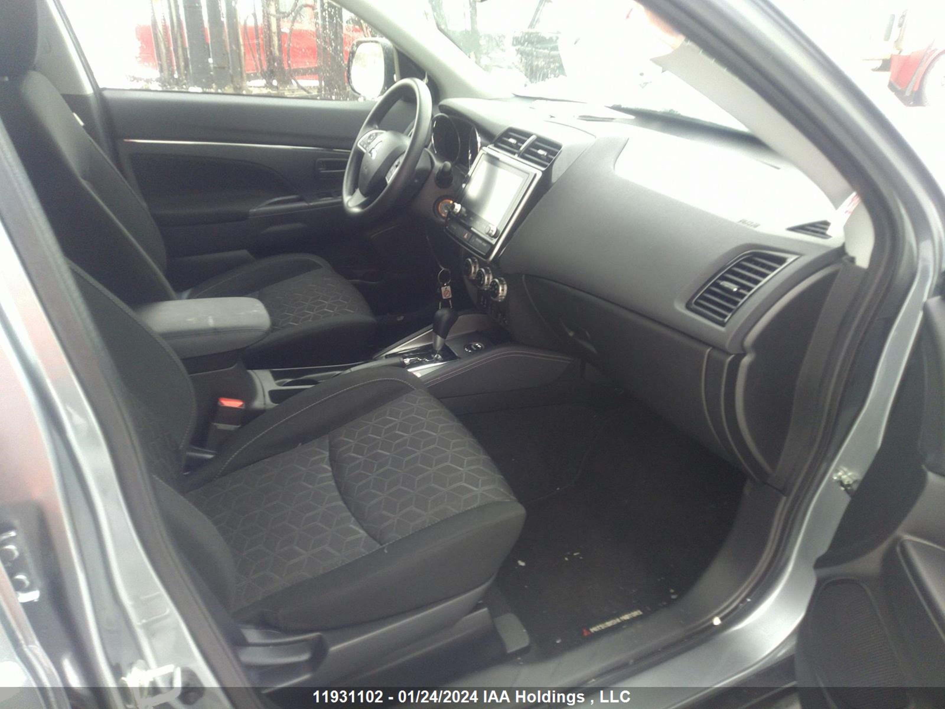 Photo 4 VIN: JA4AJUAU7PU606337 - MITSUBISHI RVR 