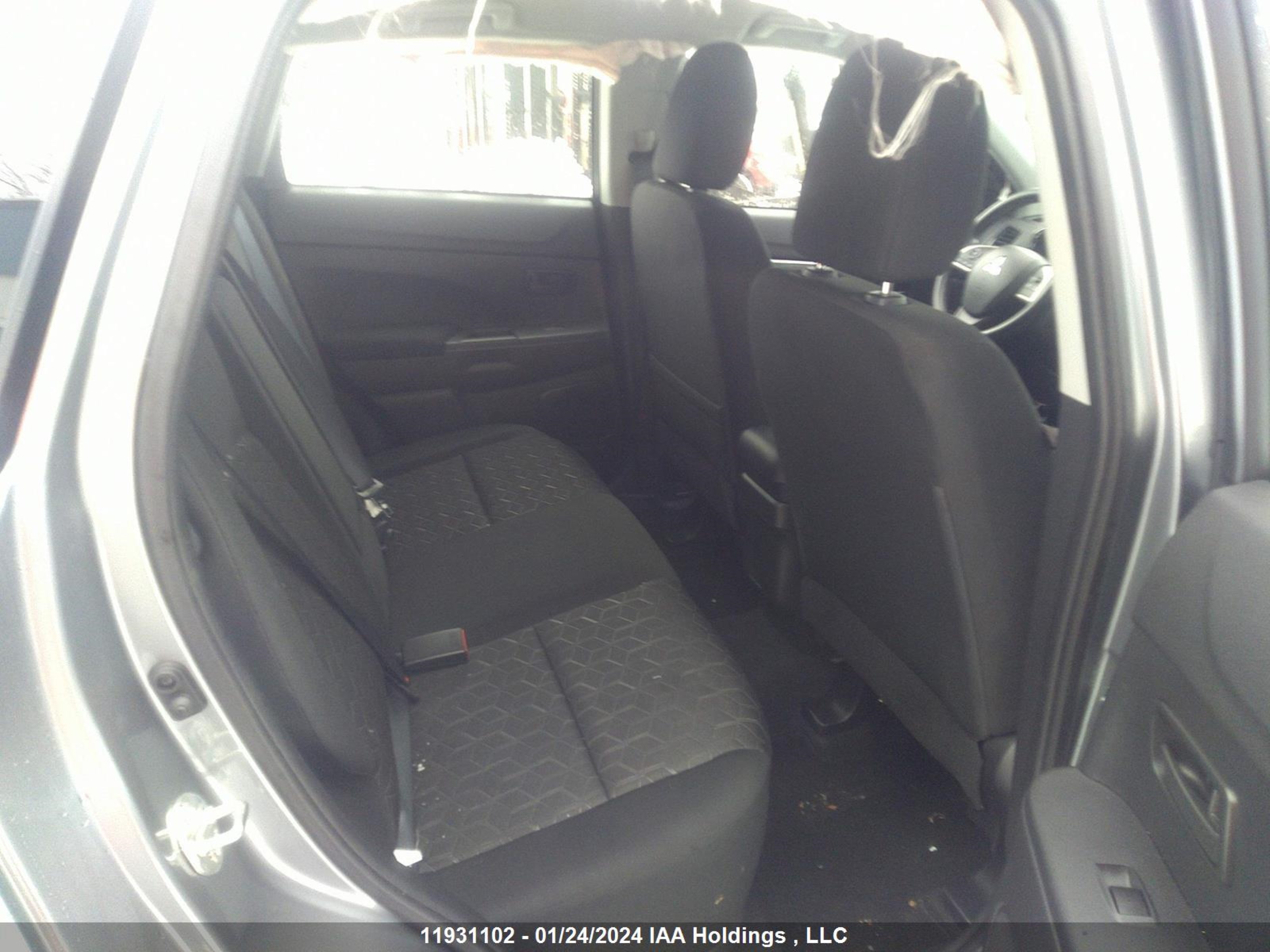 Photo 7 VIN: JA4AJUAU7PU606337 - MITSUBISHI RVR 