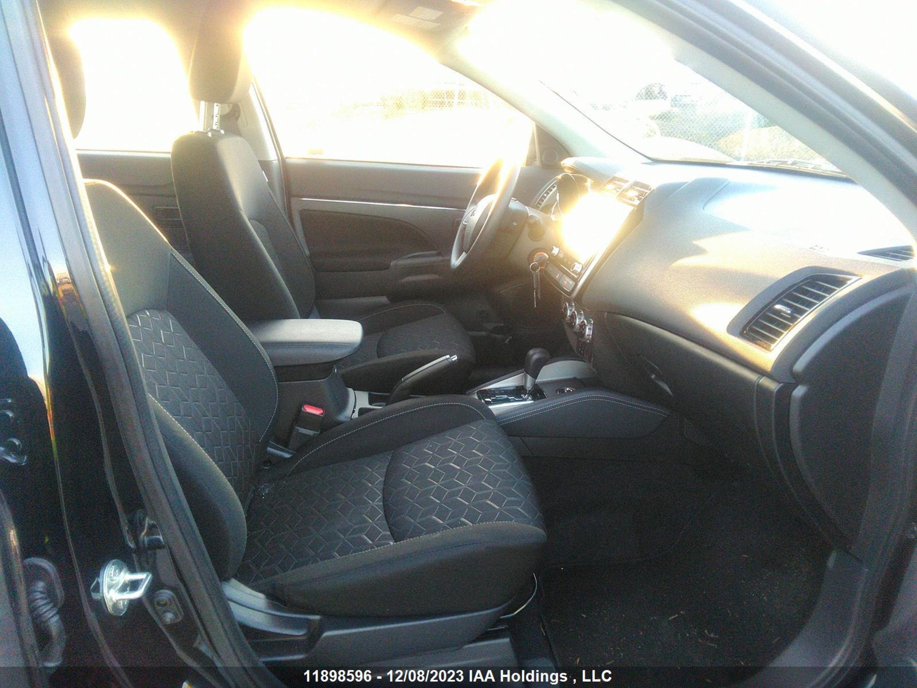 Photo 4 VIN: JA4AJUAU8PU605598 - MITSUBISHI RVR 