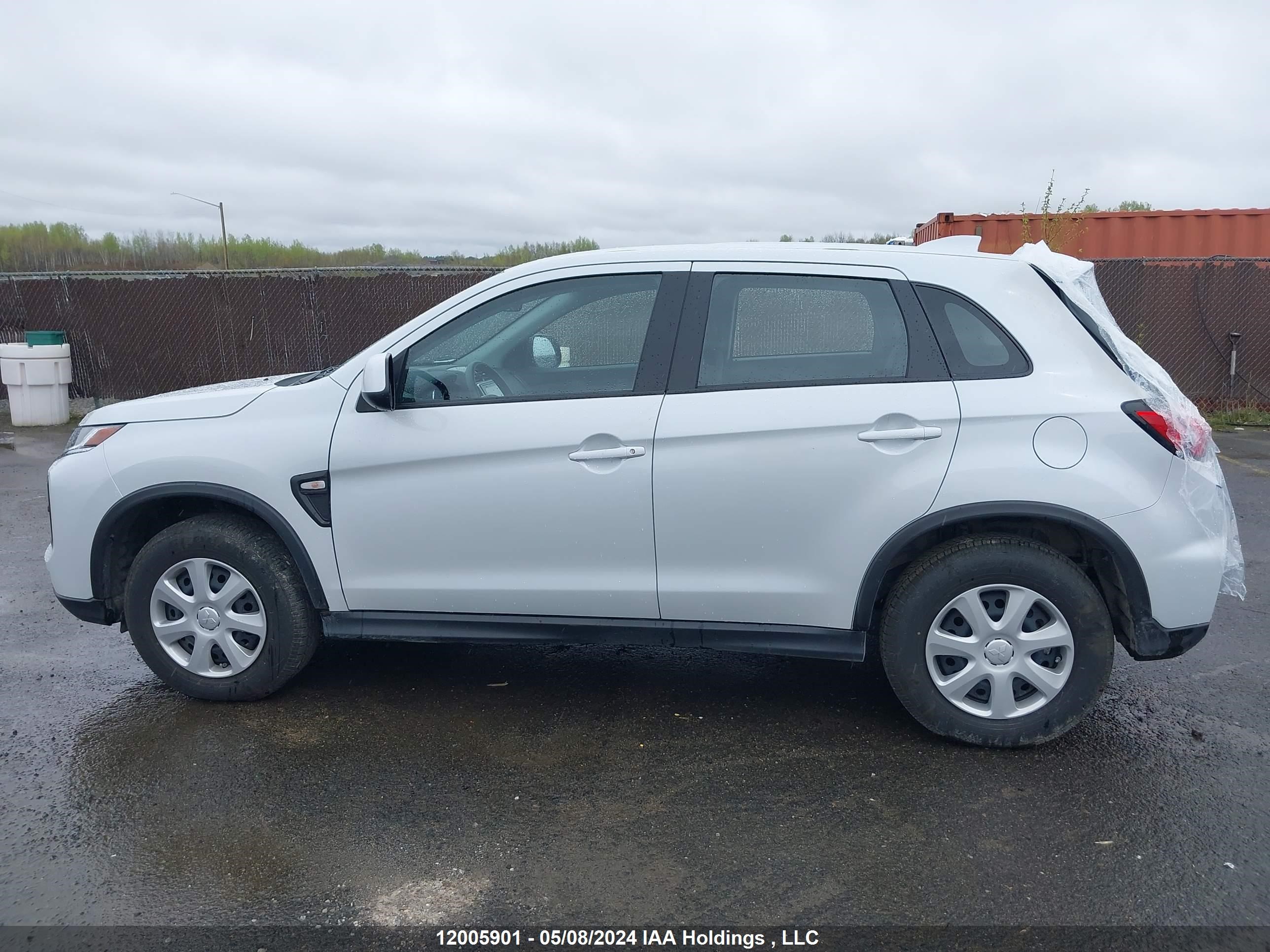 Photo 13 VIN: JA4AJUAU8PU605956 - MITSUBISHI RVR 