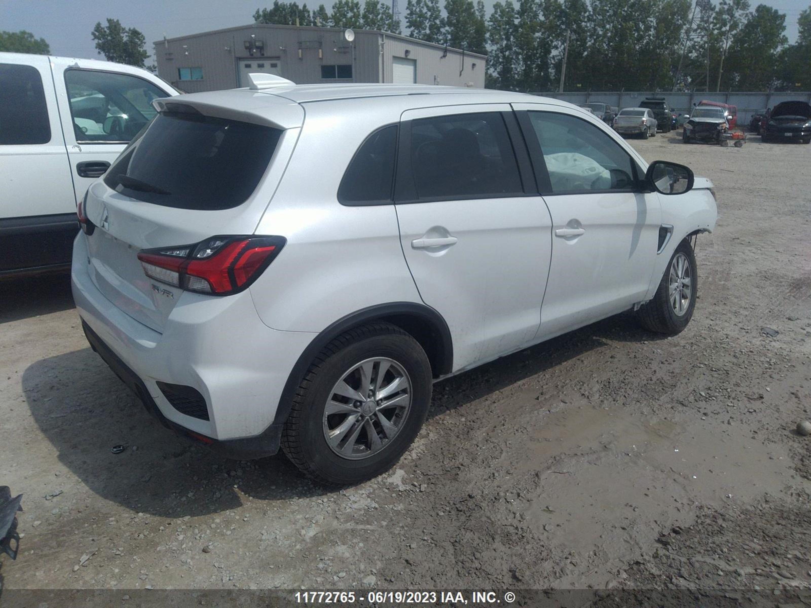 Photo 3 VIN: JA4AJVAW0MU602357 - MITSUBISHI RVR 