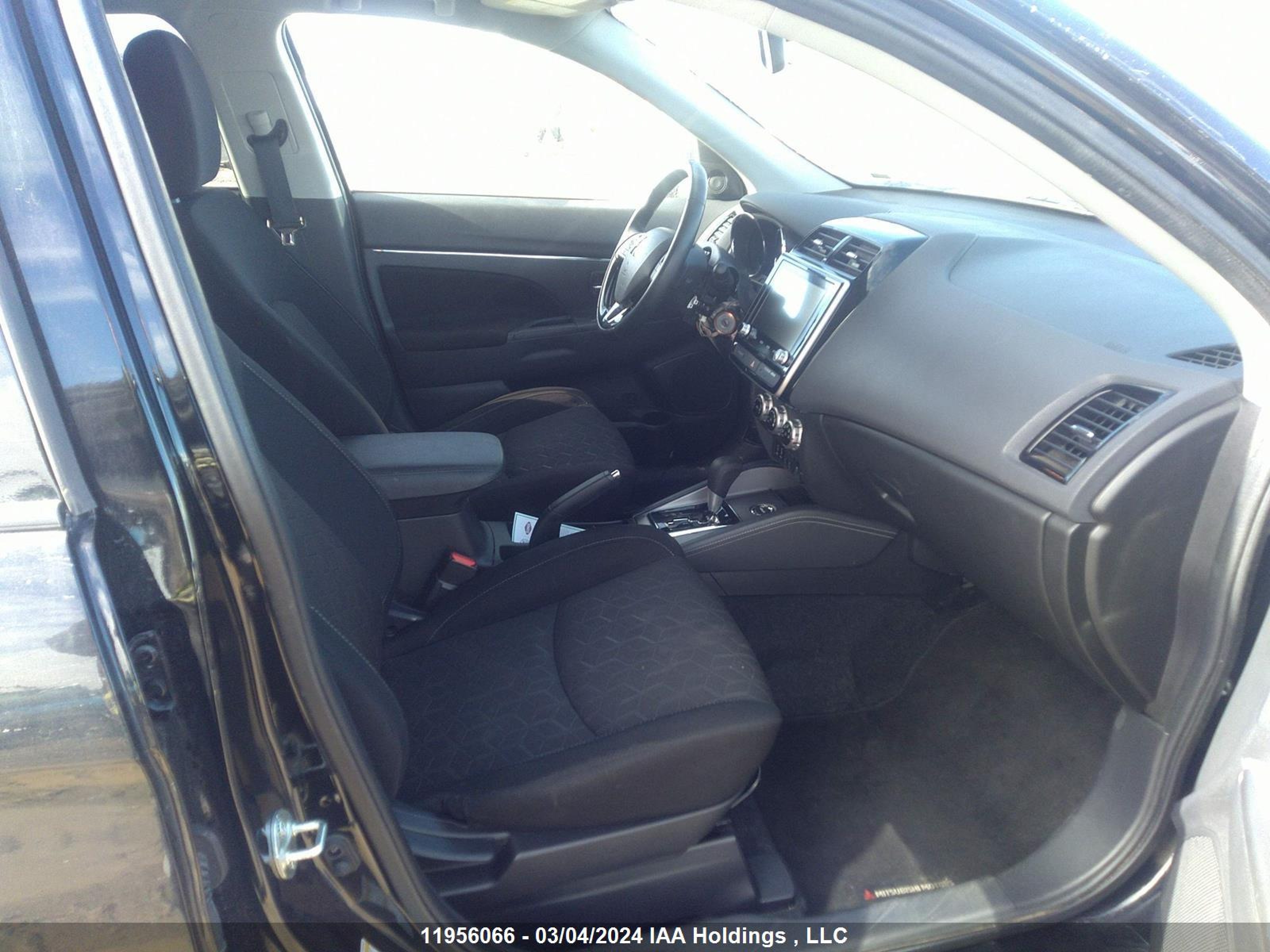 Photo 4 VIN: JA4AJVAW2MU606149 - MITSUBISHI RVR 