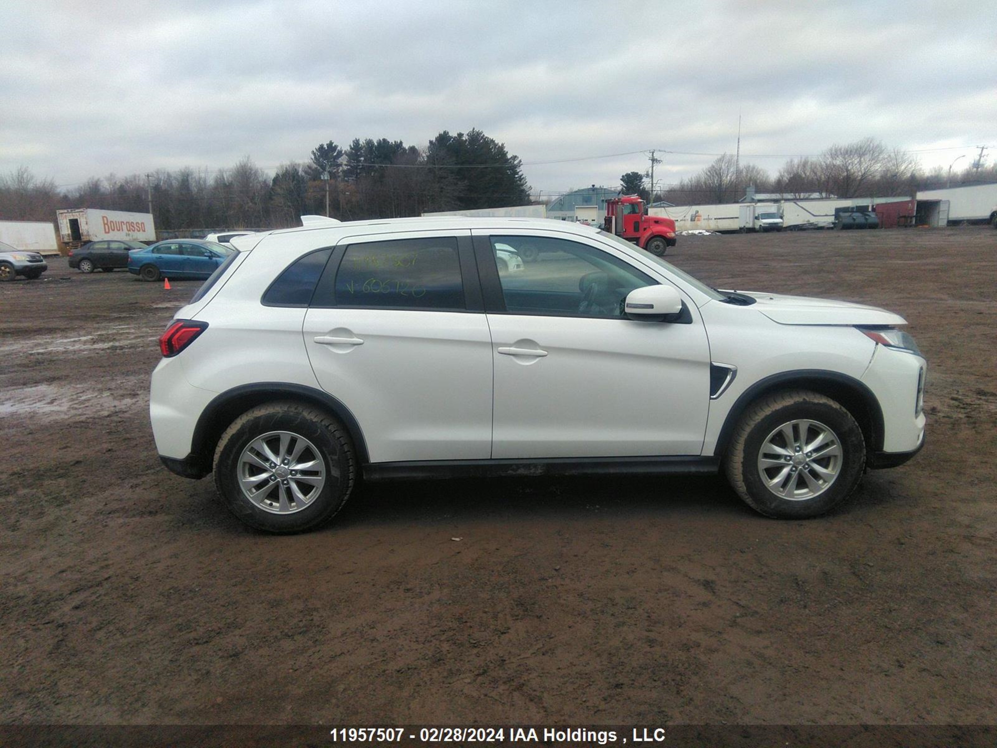 Photo 12 VIN: JA4AJVAW2MU606720 - MITSUBISHI RVR 