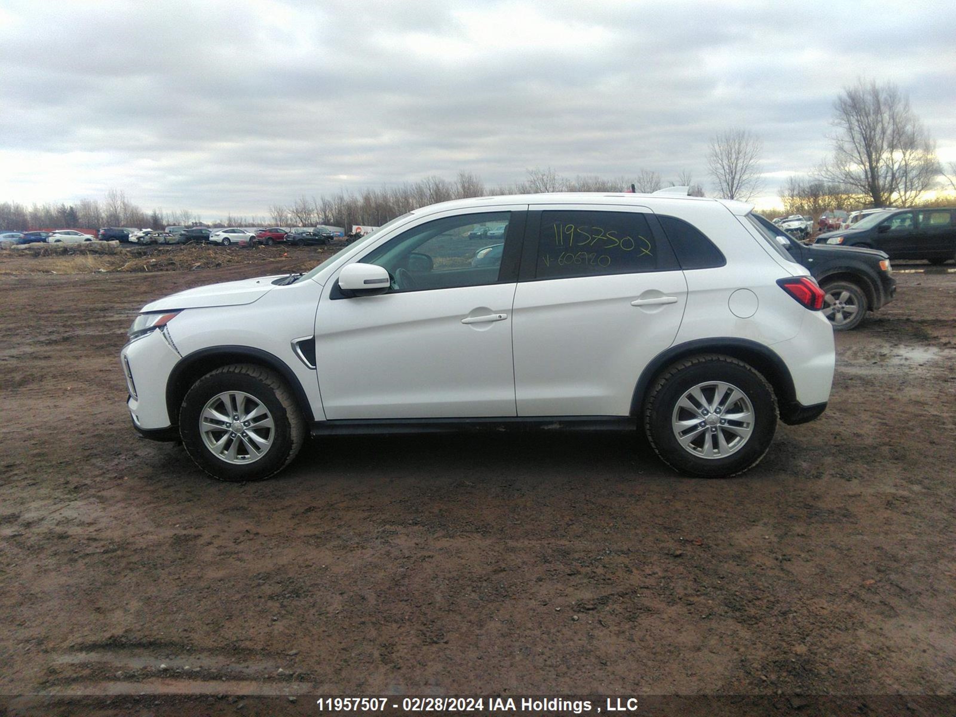 Photo 13 VIN: JA4AJVAW2MU606720 - MITSUBISHI RVR 