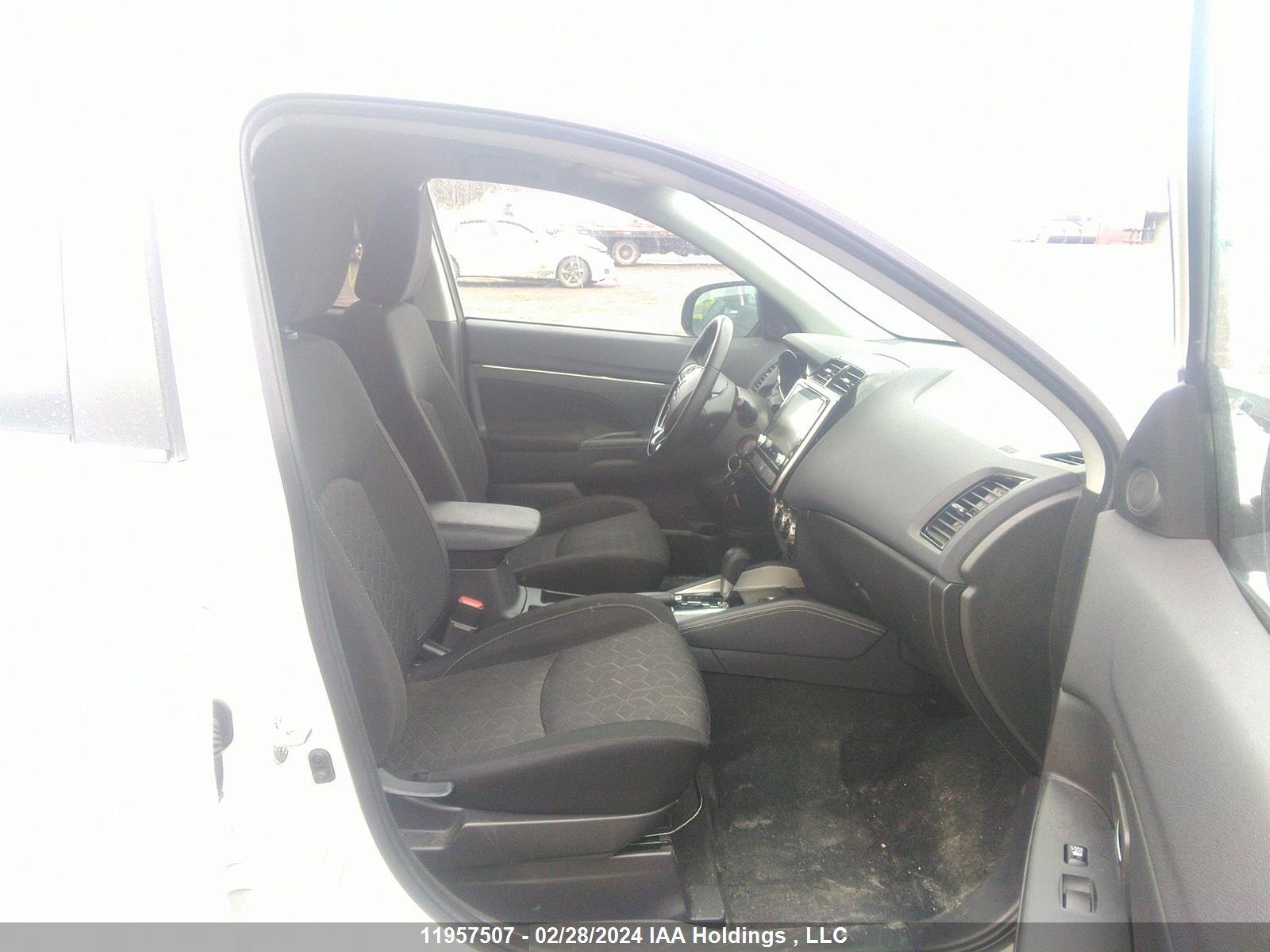 Photo 4 VIN: JA4AJVAW2MU606720 - MITSUBISHI RVR 