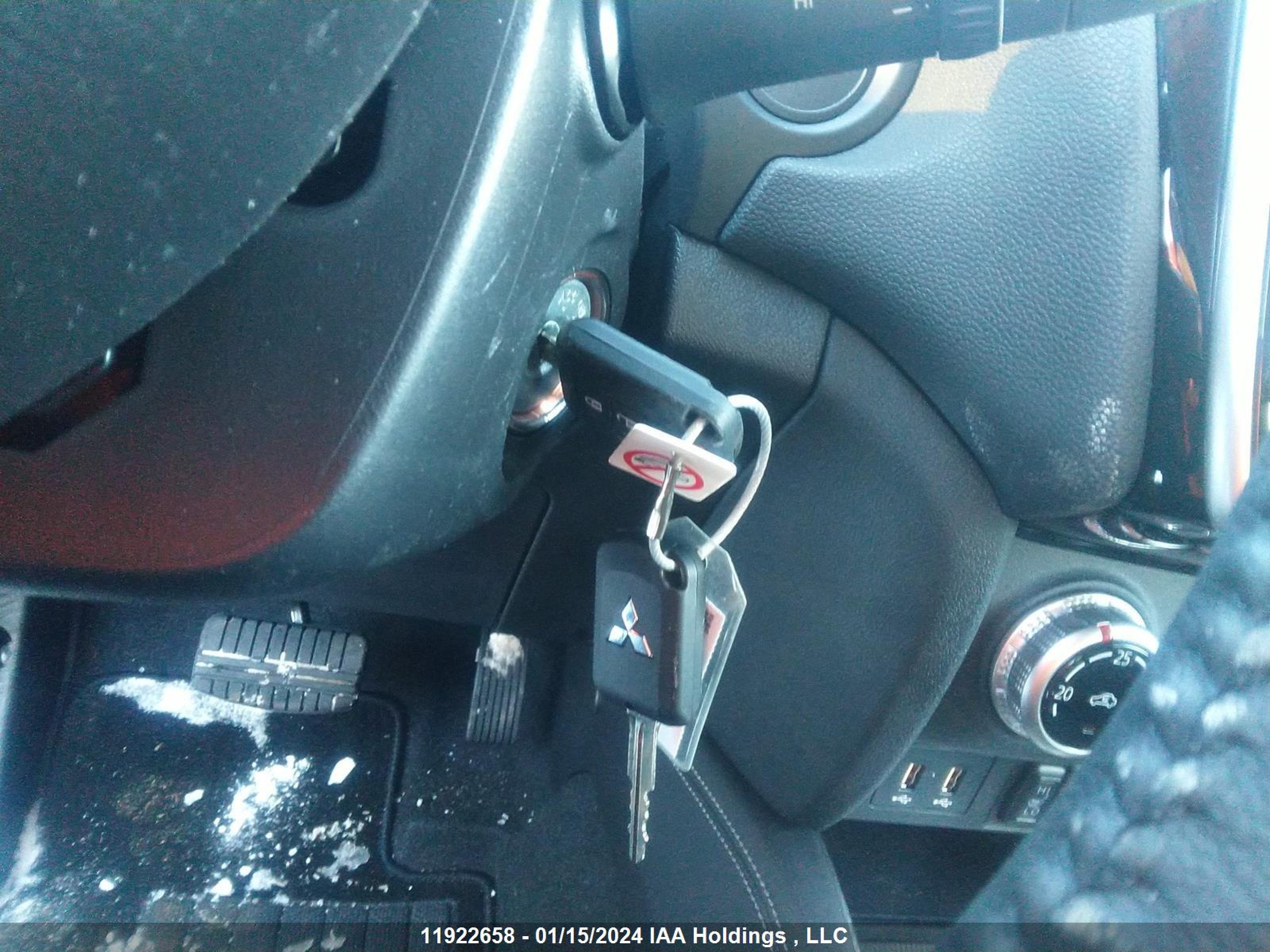 Photo 10 VIN: JA4AJVAW2RU600746 - MITSUBISHI RVR 