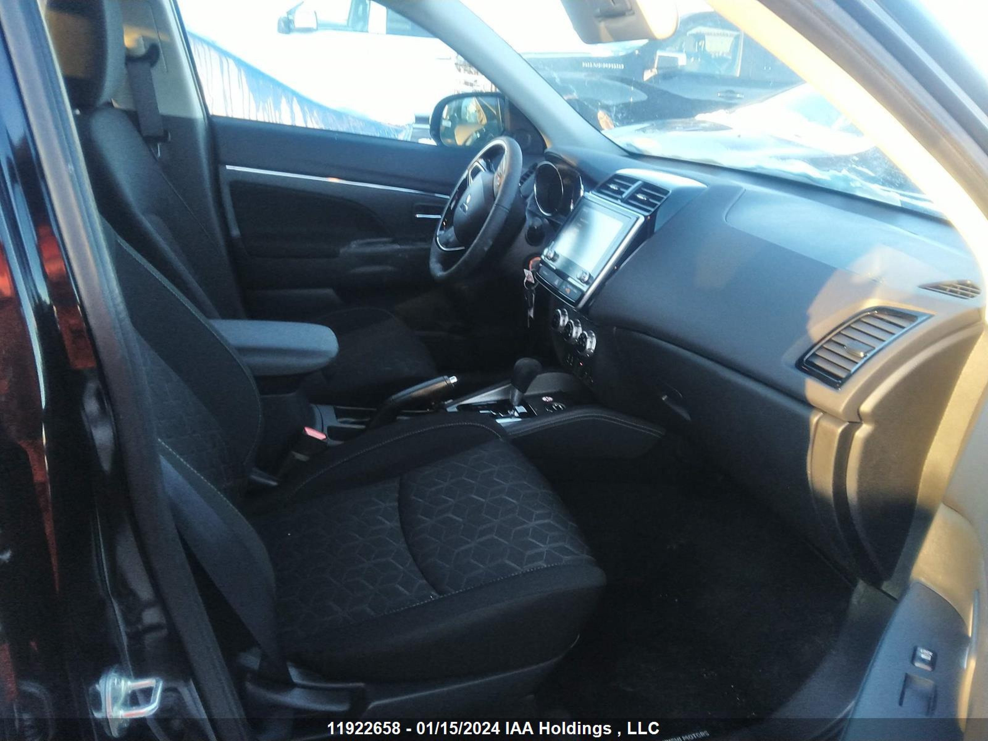 Photo 4 VIN: JA4AJVAW2RU600746 - MITSUBISHI RVR 