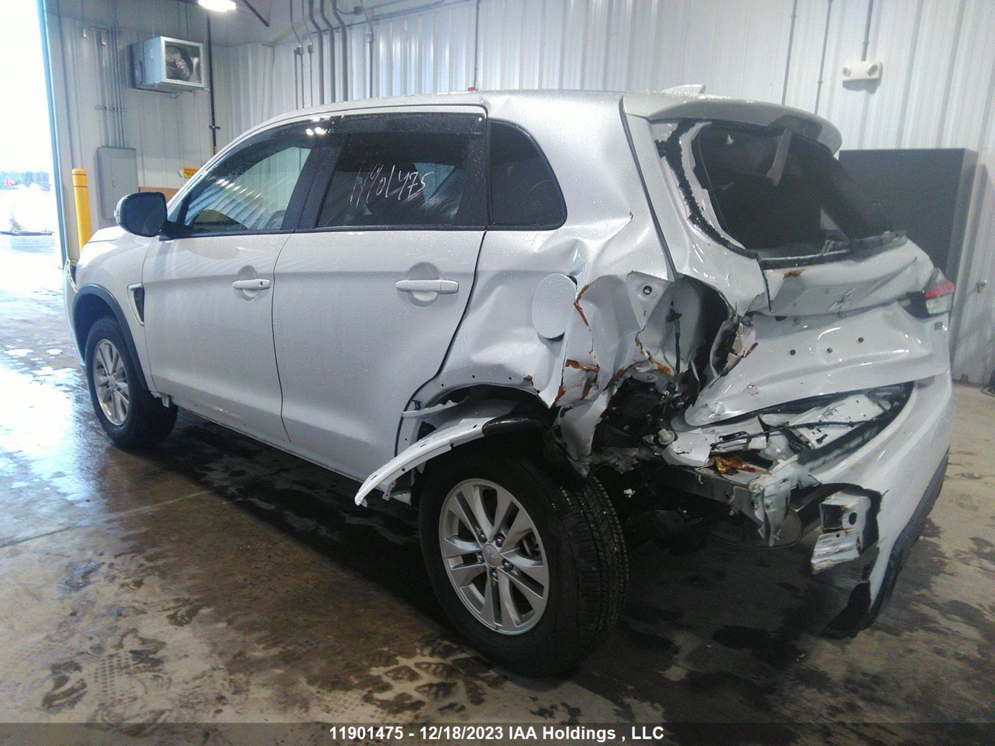 Photo 2 VIN: JA4AJVAW7PU604966 - MITSUBISHI RVR 