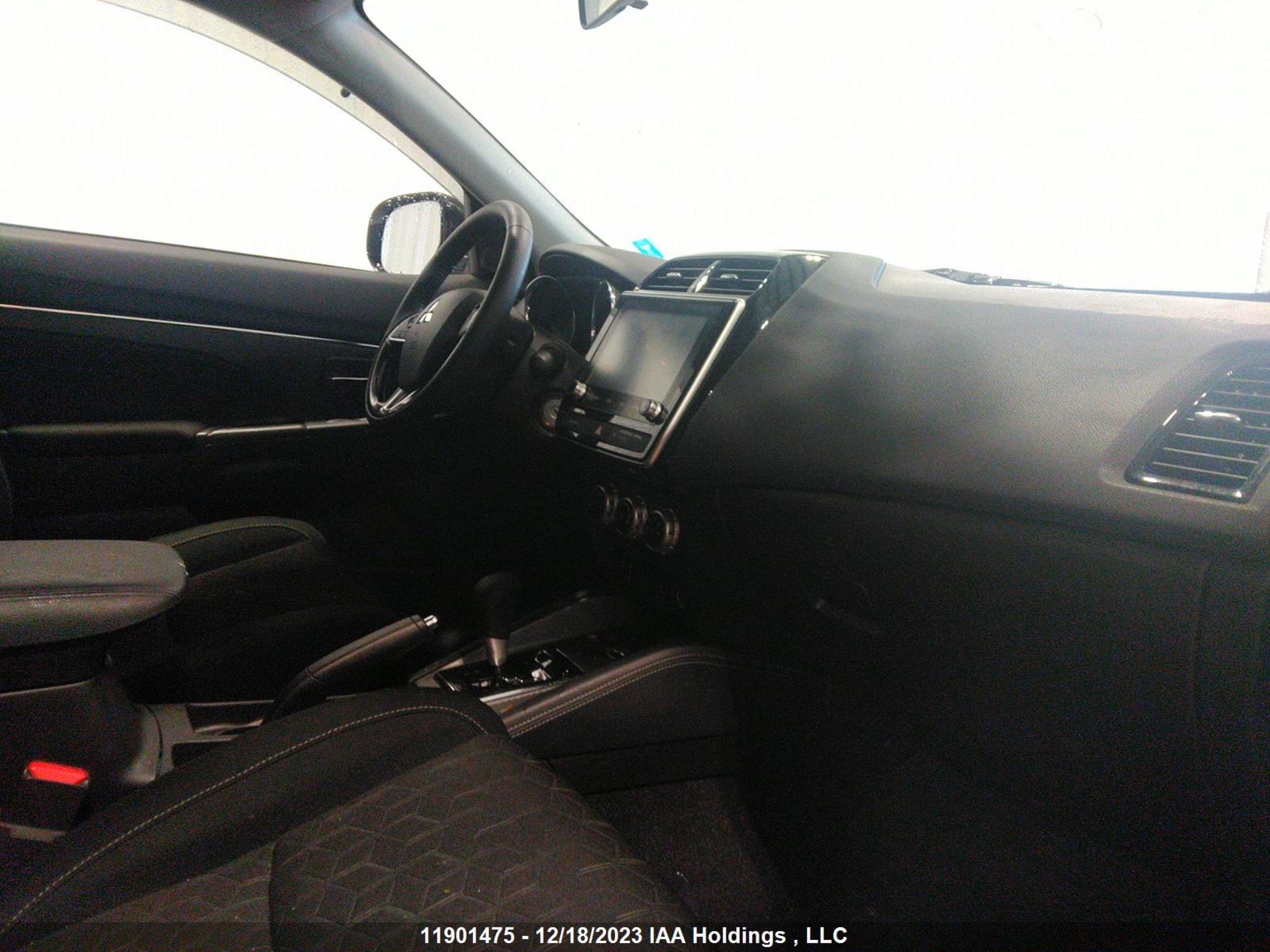 Photo 4 VIN: JA4AJVAW7PU604966 - MITSUBISHI RVR 