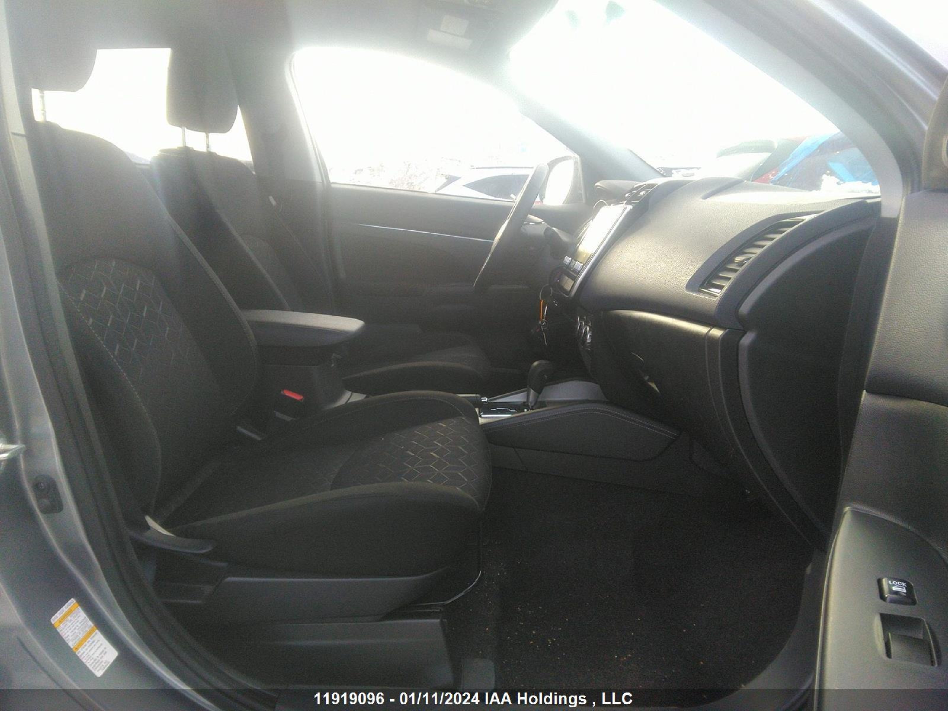 Photo 4 VIN: JA4AJVAW9MU606908 - MITSUBISHI RVR 