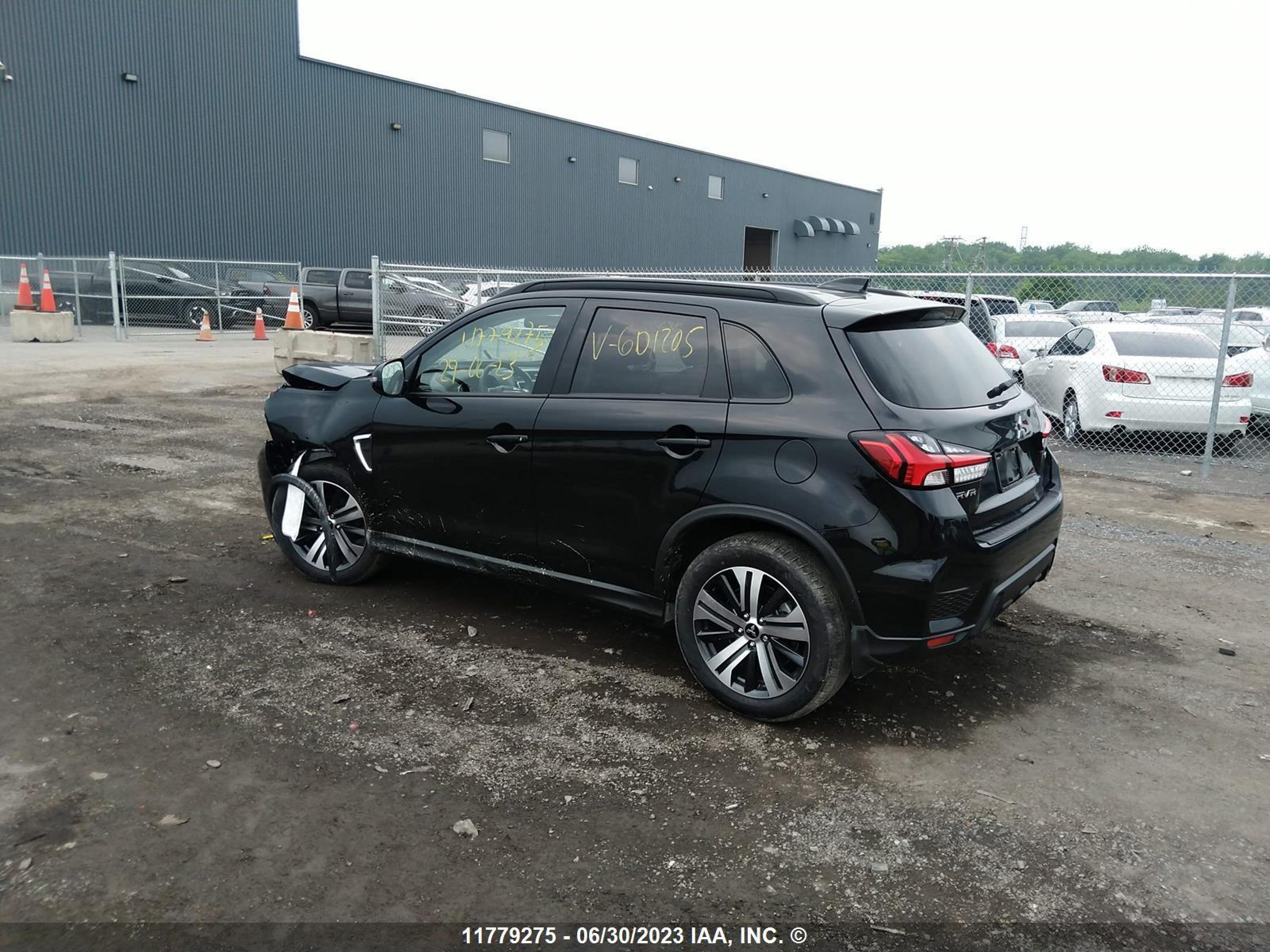 Photo 2 VIN: JA4AJVAWXPU601205 - MITSUBISHI RVR 