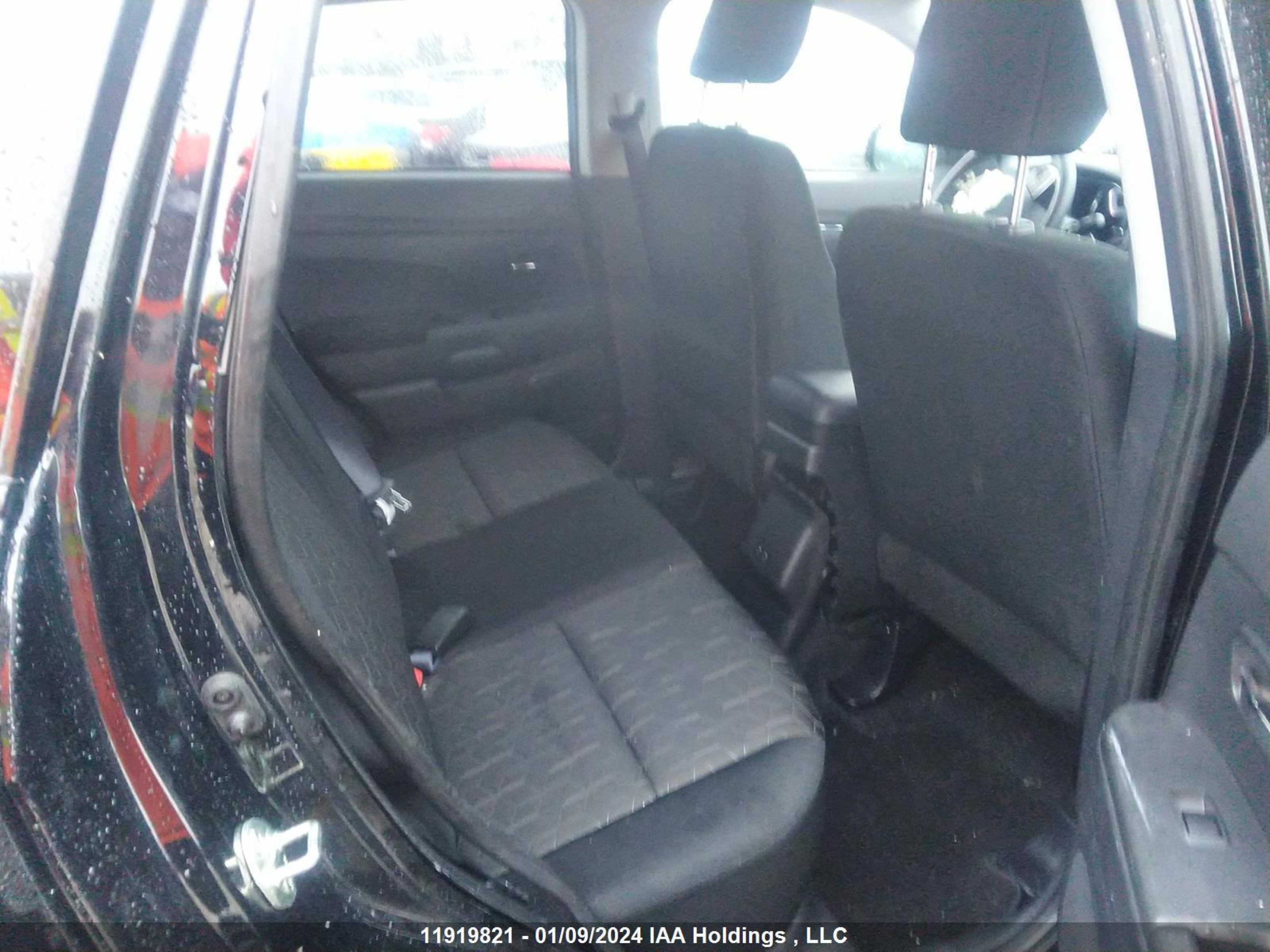 Photo 7 VIN: JA4AJVAWXPU606078 - MITSUBISHI RVR 