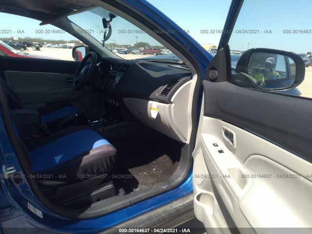 Photo 4 VIN: JA4AP3AU0HZ050577 - MITSUBISHI OUTLANDER SPORT 