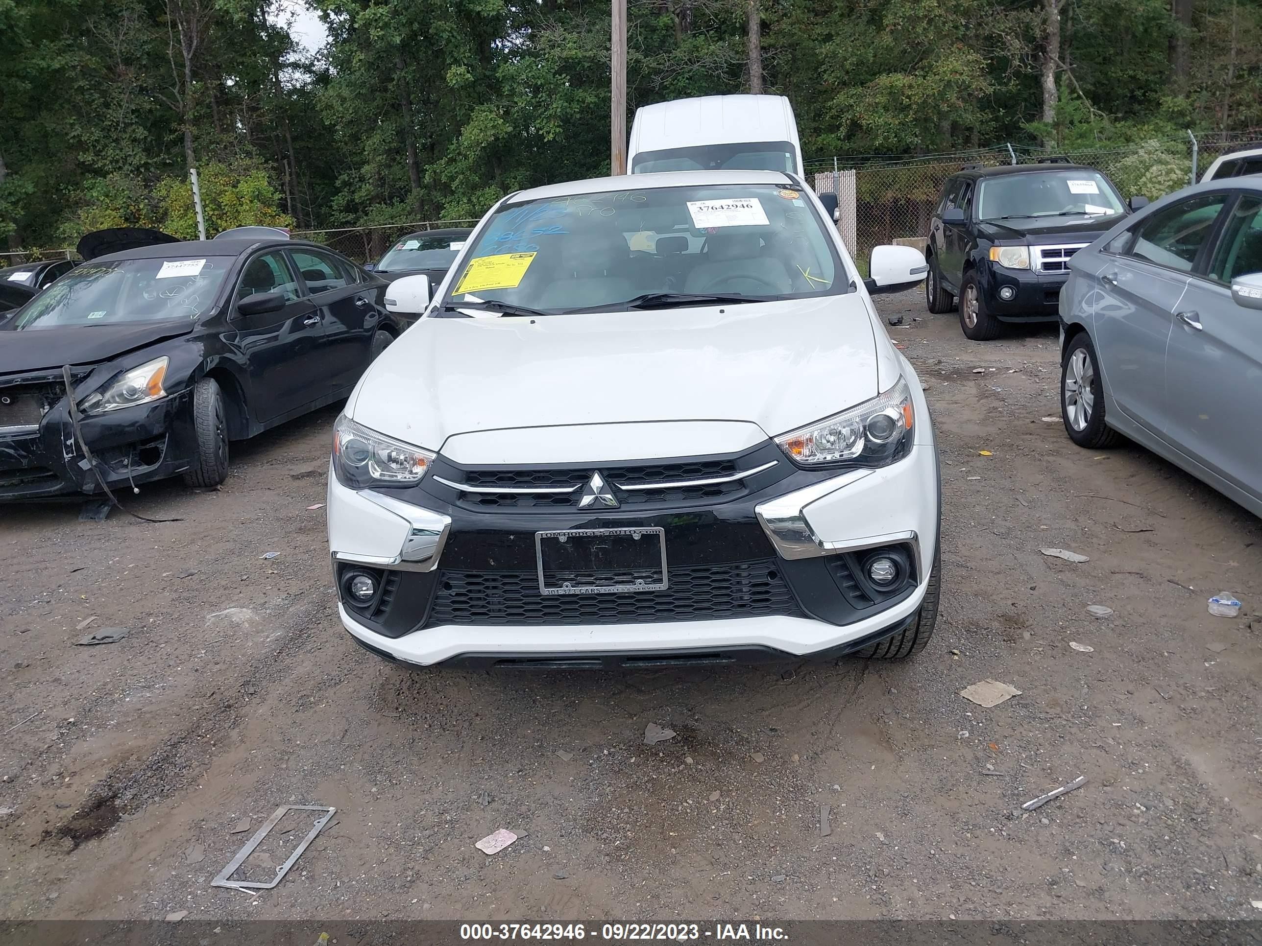 Photo 11 VIN: JA4AP3AU0JZ007847 - MITSUBISHI OUTLANDER 