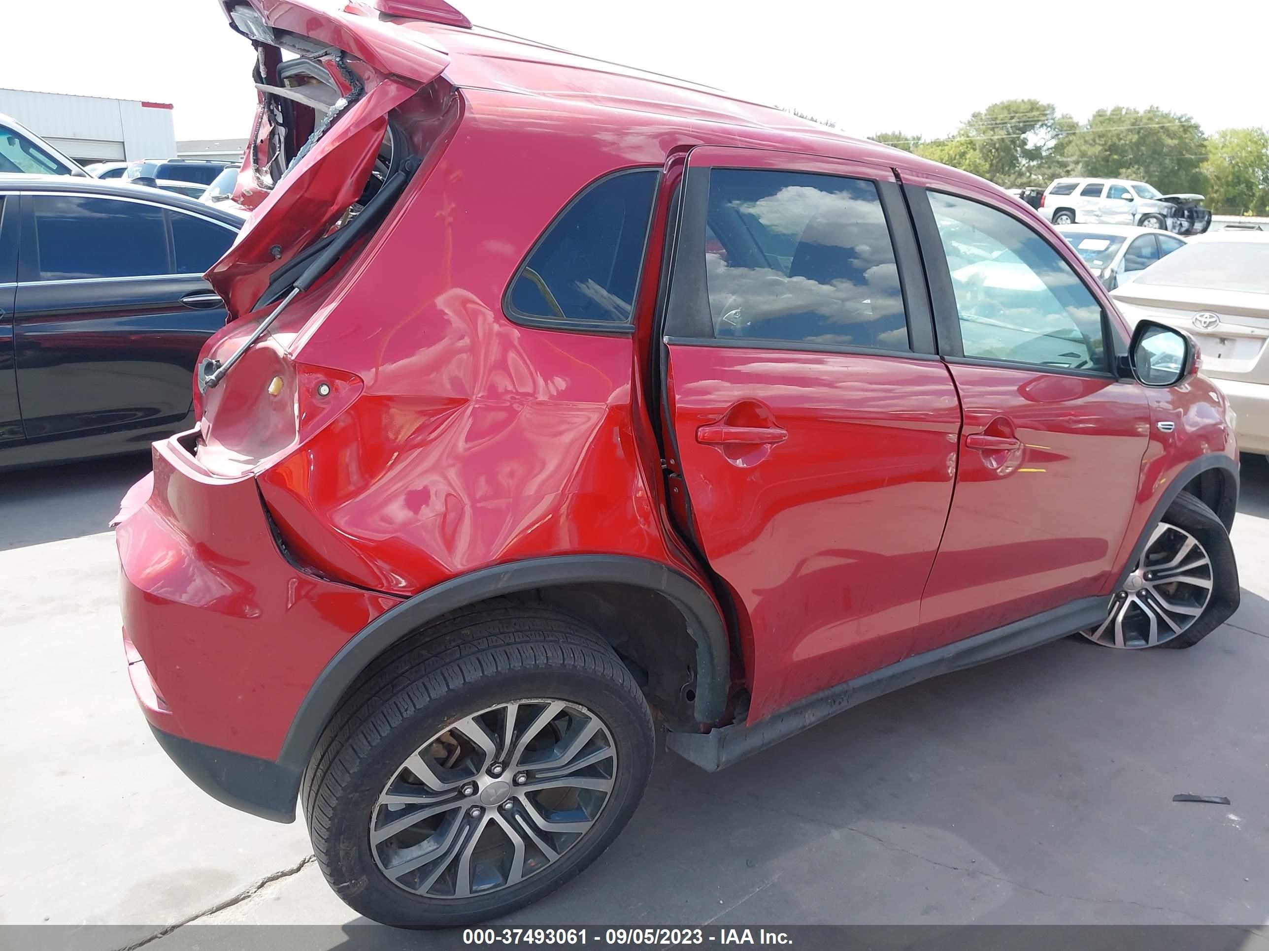 Photo 11 VIN: JA4AP3AU0JZ015494 - MITSUBISHI OUTLANDER 