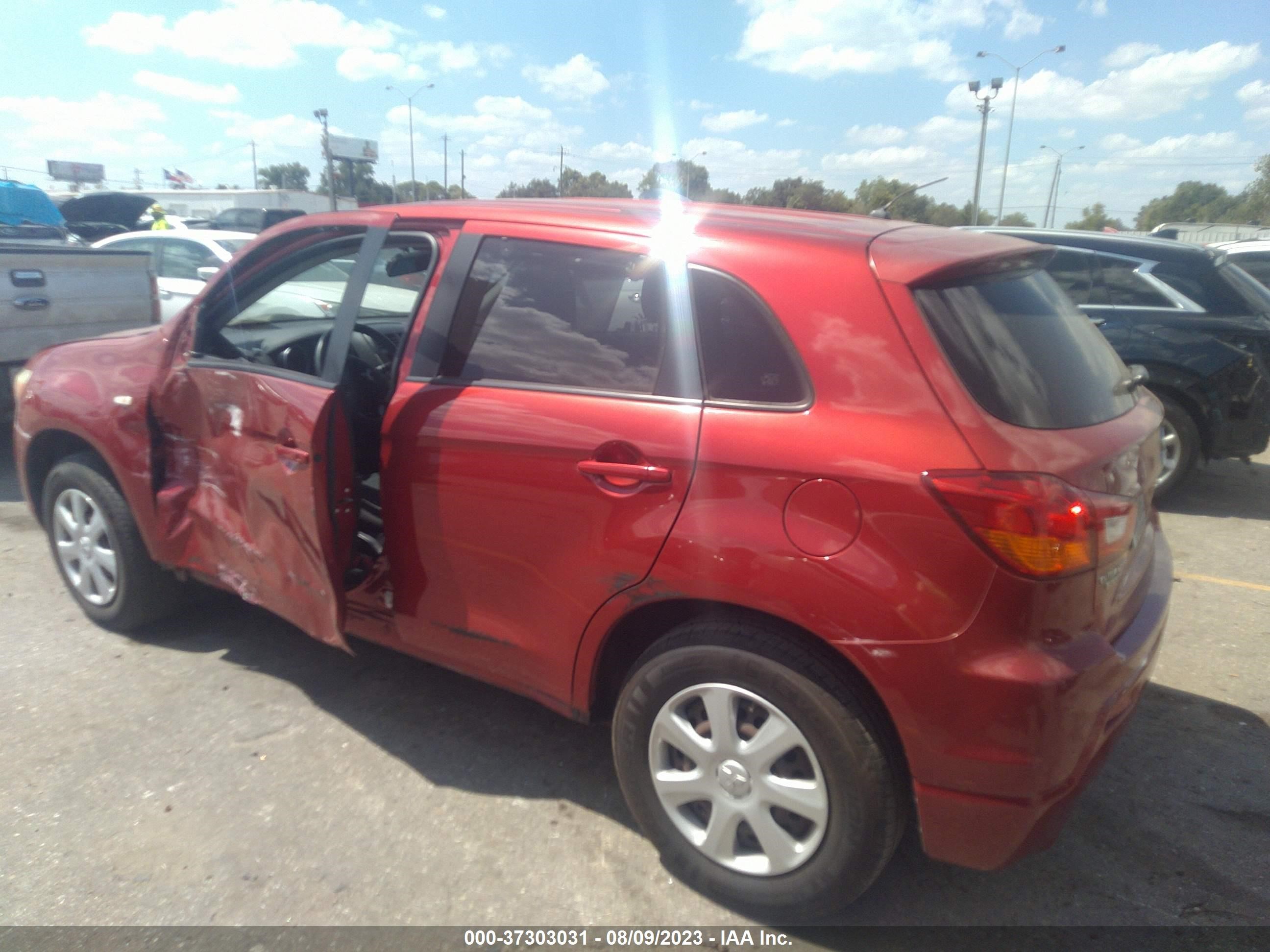 Photo 2 VIN: JA4AP3AU1CZ008976 - MITSUBISHI OUTLANDER 