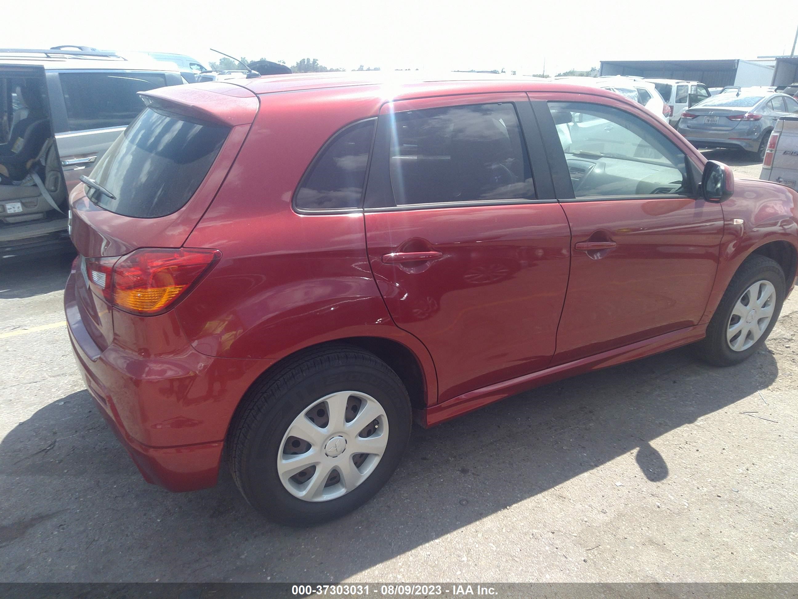 Photo 3 VIN: JA4AP3AU1CZ008976 - MITSUBISHI OUTLANDER 