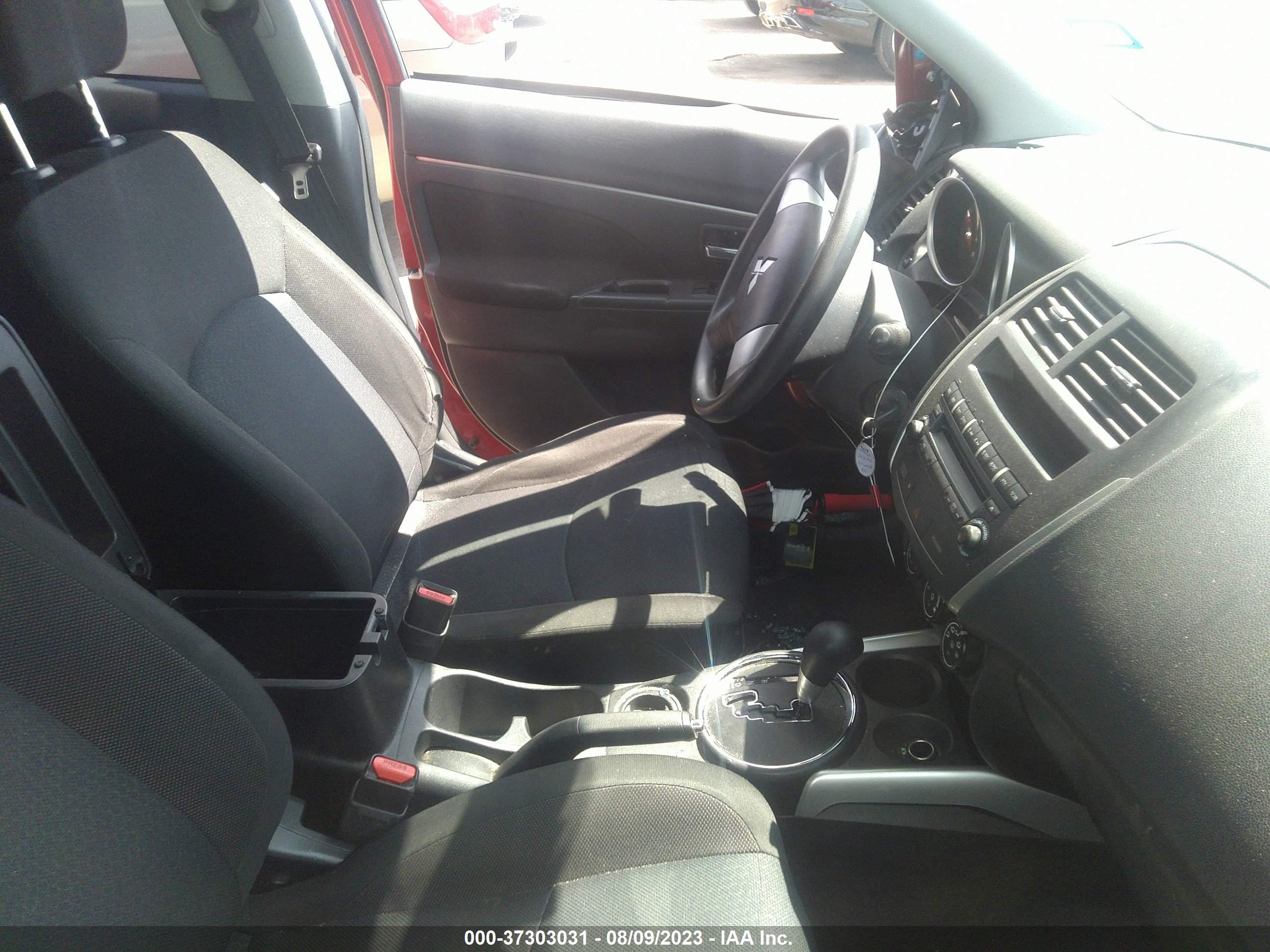 Photo 4 VIN: JA4AP3AU1CZ008976 - MITSUBISHI OUTLANDER 