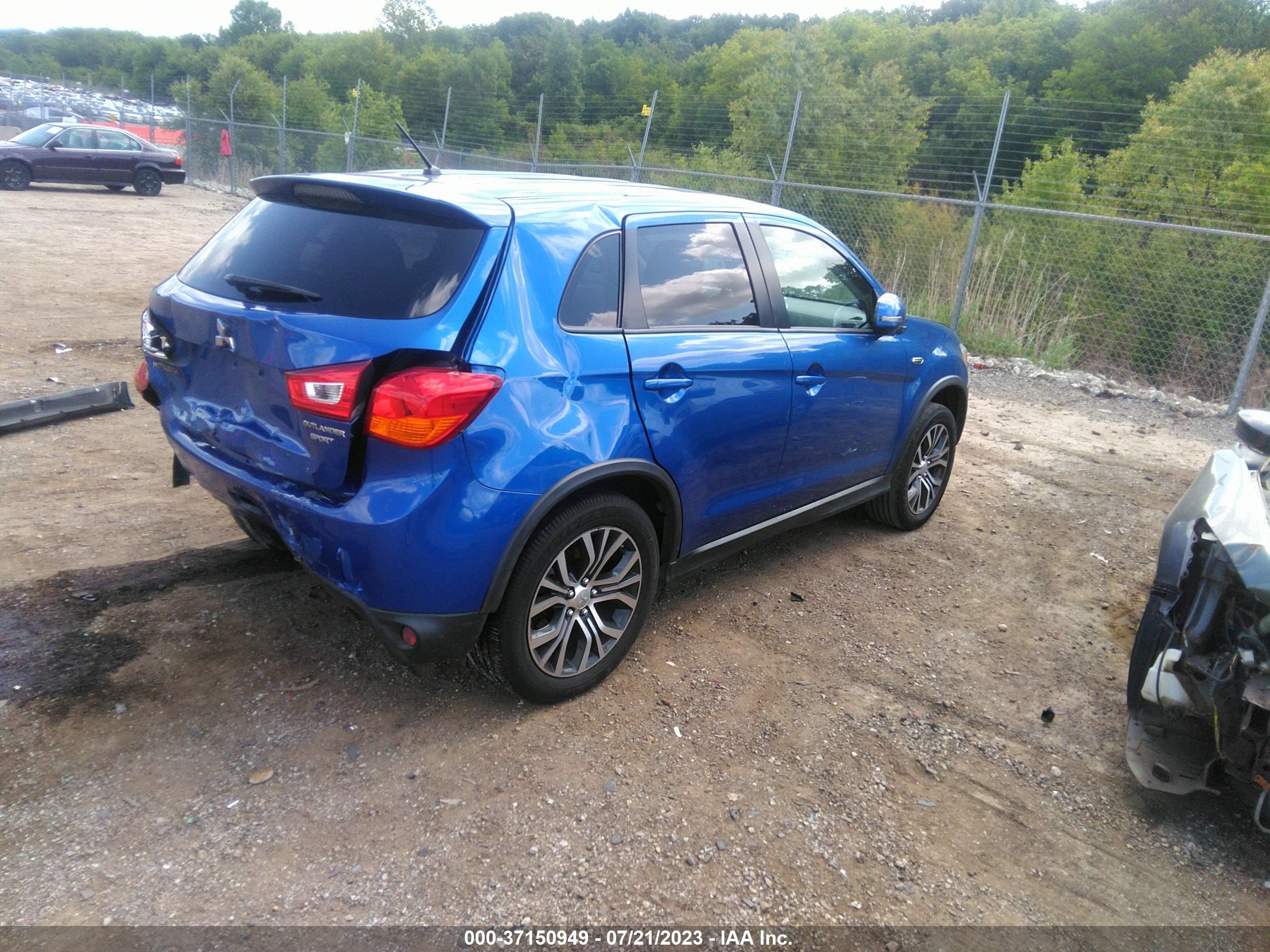 Photo 3 VIN: JA4AP3AU1GZ044687 - MITSUBISHI OUTLANDER 