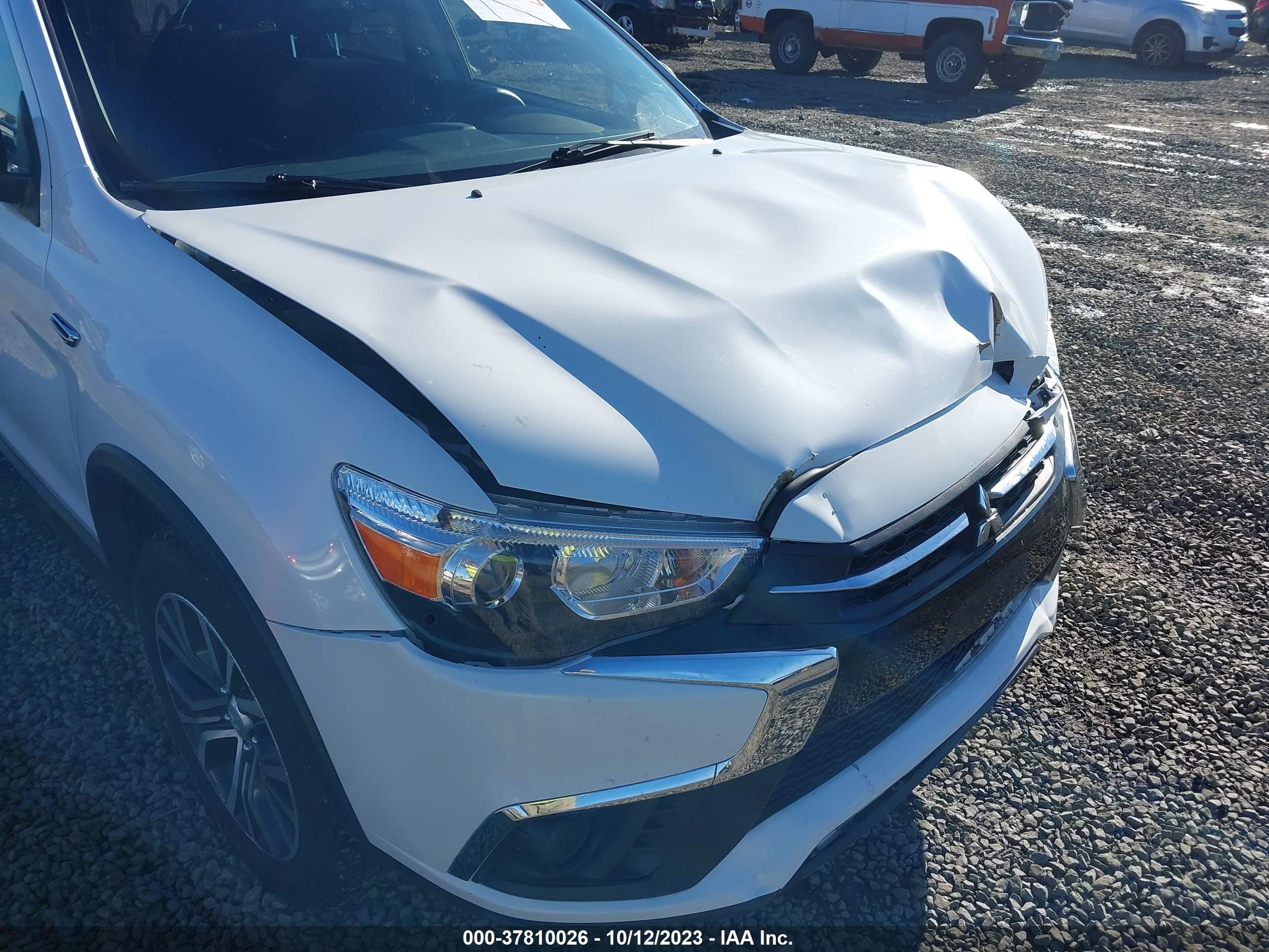 Photo 11 VIN: JA4AP3AU1KU002560 - MITSUBISHI OUTLANDER 